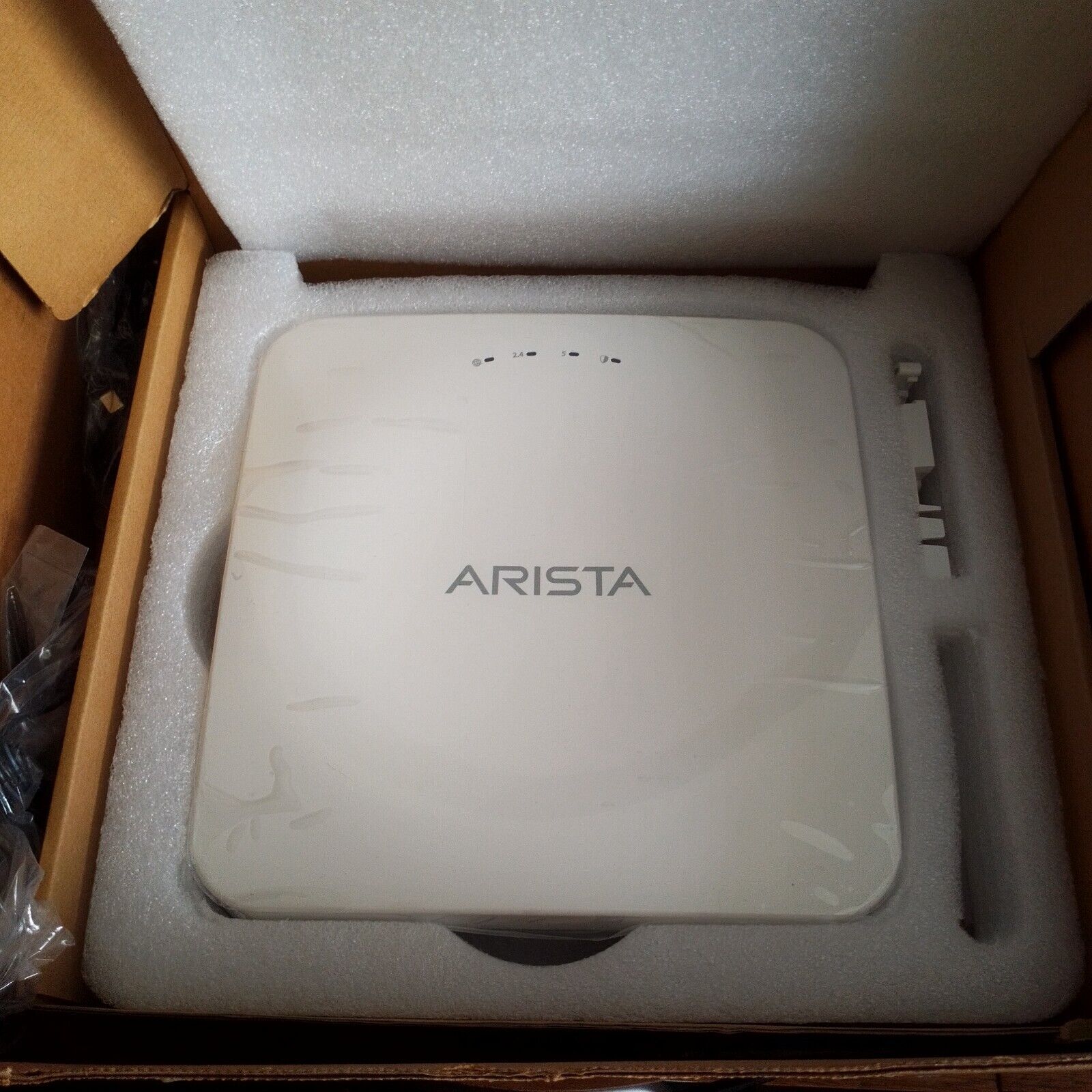 New Open Box Arista OEM-AP-C130 Tri radio 4x4:4 MU-MIMO 802.11ac Wave 2 AP