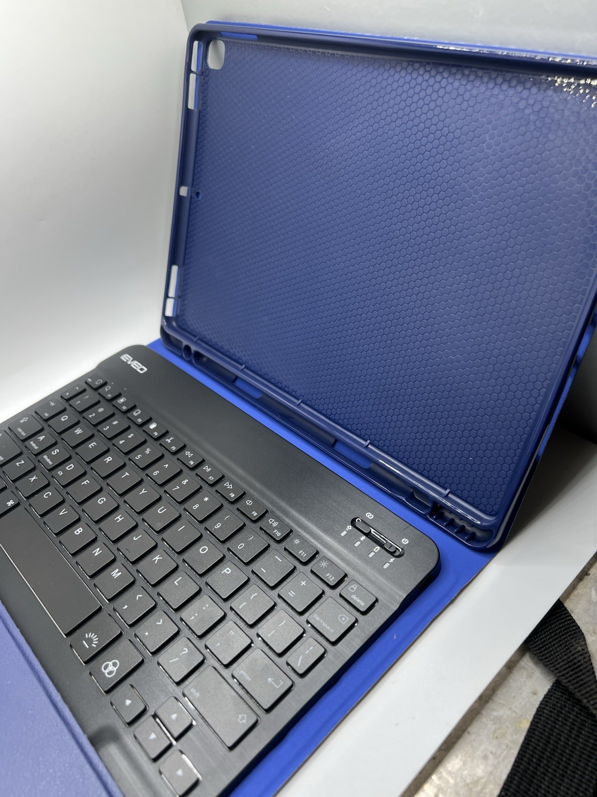 EVEO Keyboard Folio Case for Apple iPad 10.2" Blue w/ Keyboard, Stand