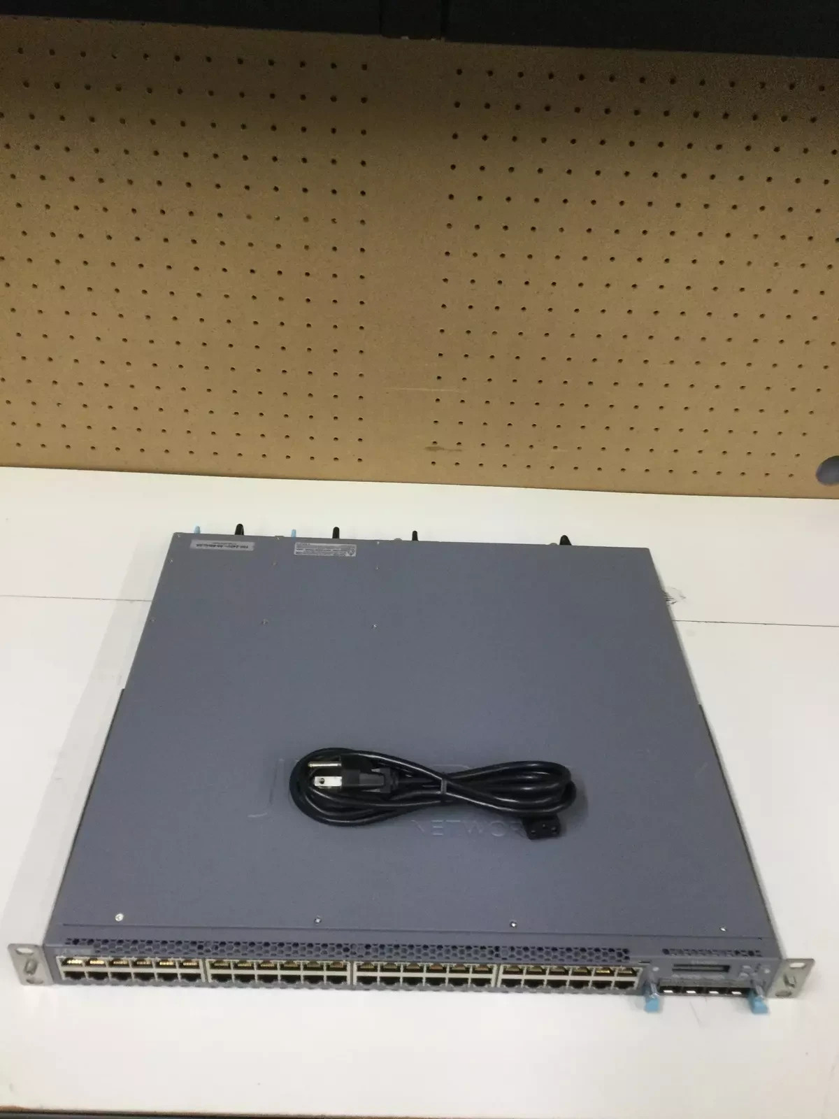 Juniper EX4300-48T 48 Port 1G 4 QSFP 40G Airflow In w/EX-UM-4X4SFP