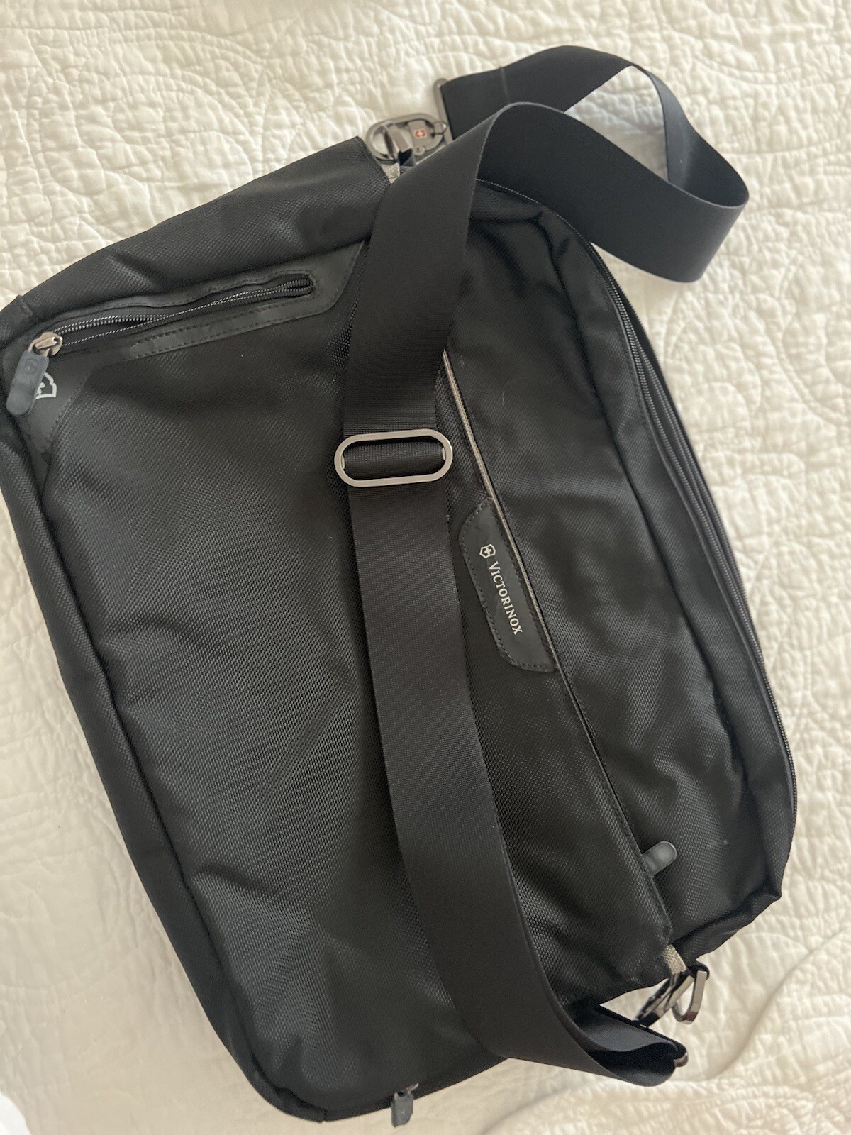 Victorinox Precision Gear Swiss Army Laptop Messenger Crossbody Bag Black 