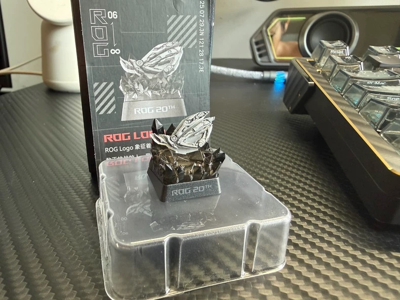 ASUS ROG 20th Edition Keycap Mystery Box ROG LOGO SE