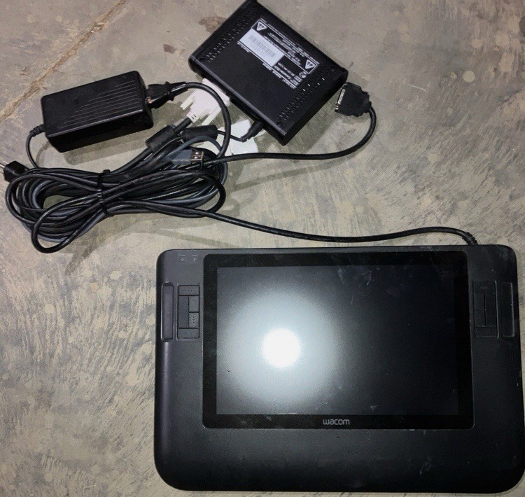WACOM DTZ-1200W/G LCD Tablet with Converter Box & Cables NO PEN TESTED