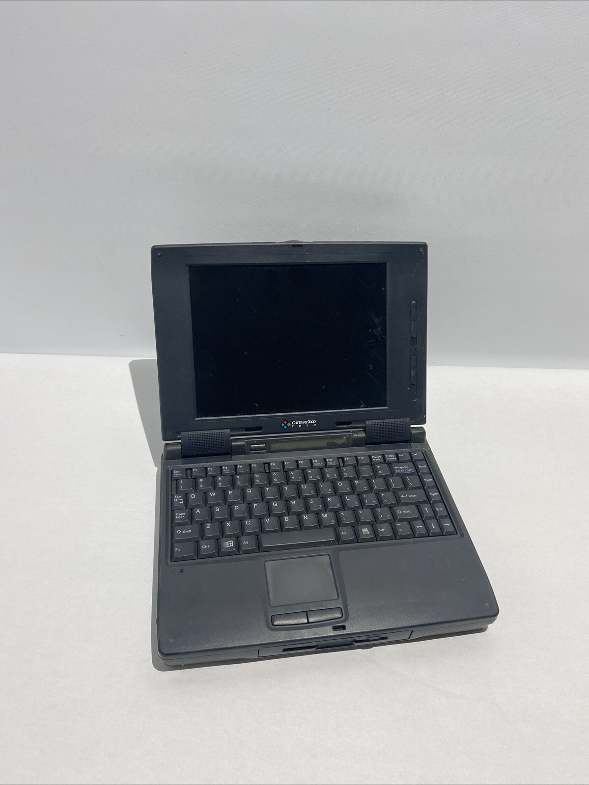 Vintage Gateway 2000 Solo Laptop Computer Model P3C Retro - Untested - AS IS