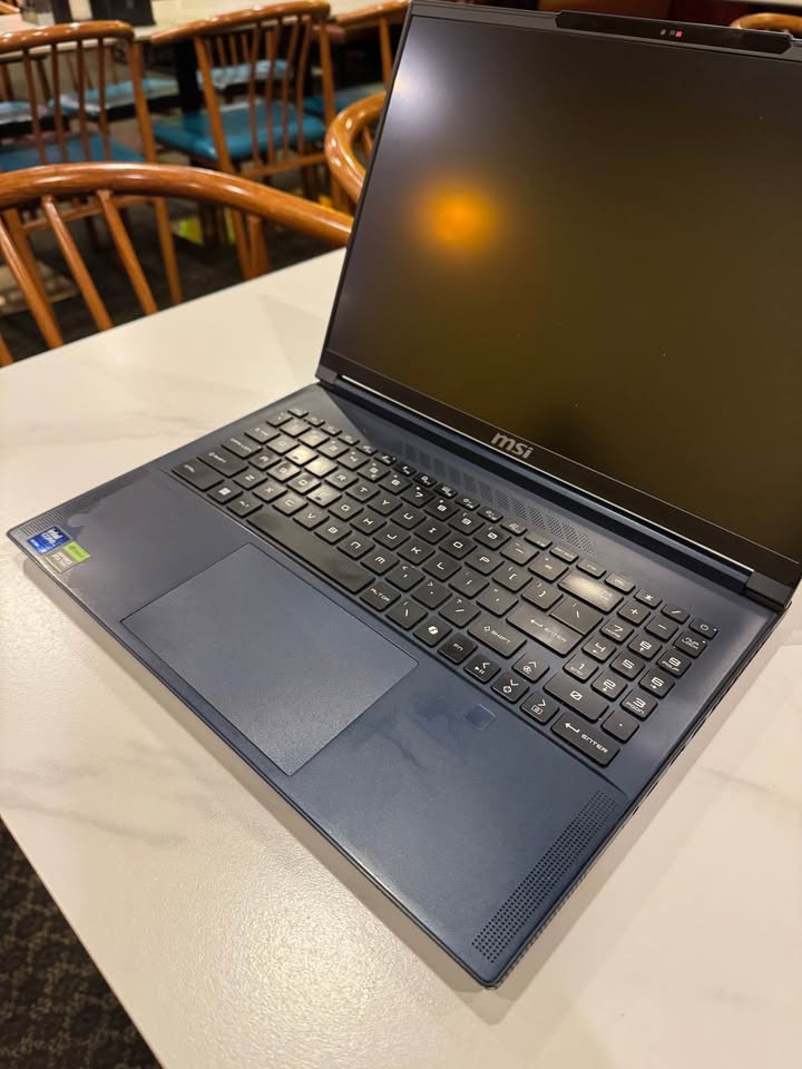 MSI Stealth 16 AI Studio A1VGG Ultra 9 185H RTX 4070 16GB 1TB SSD