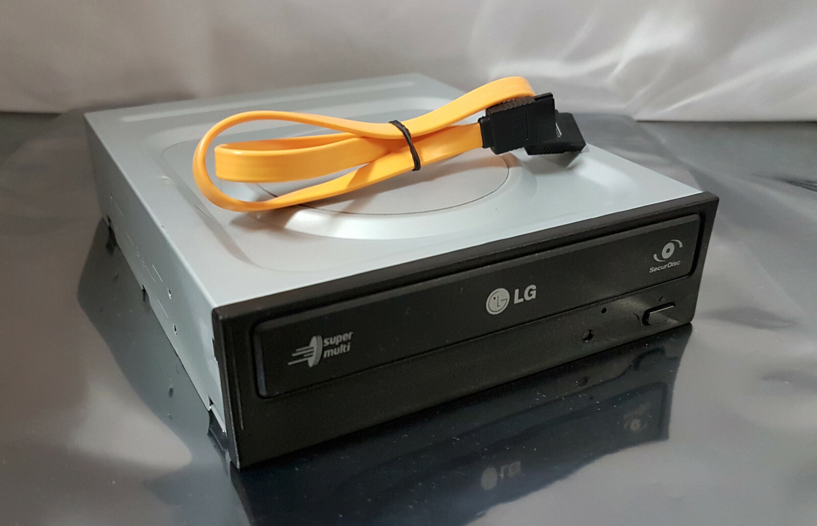 LG GH22NS30 DVD±RW (±R DL) / DVD-RAM Super Multi DVD Rewriter Optical Disc Drive