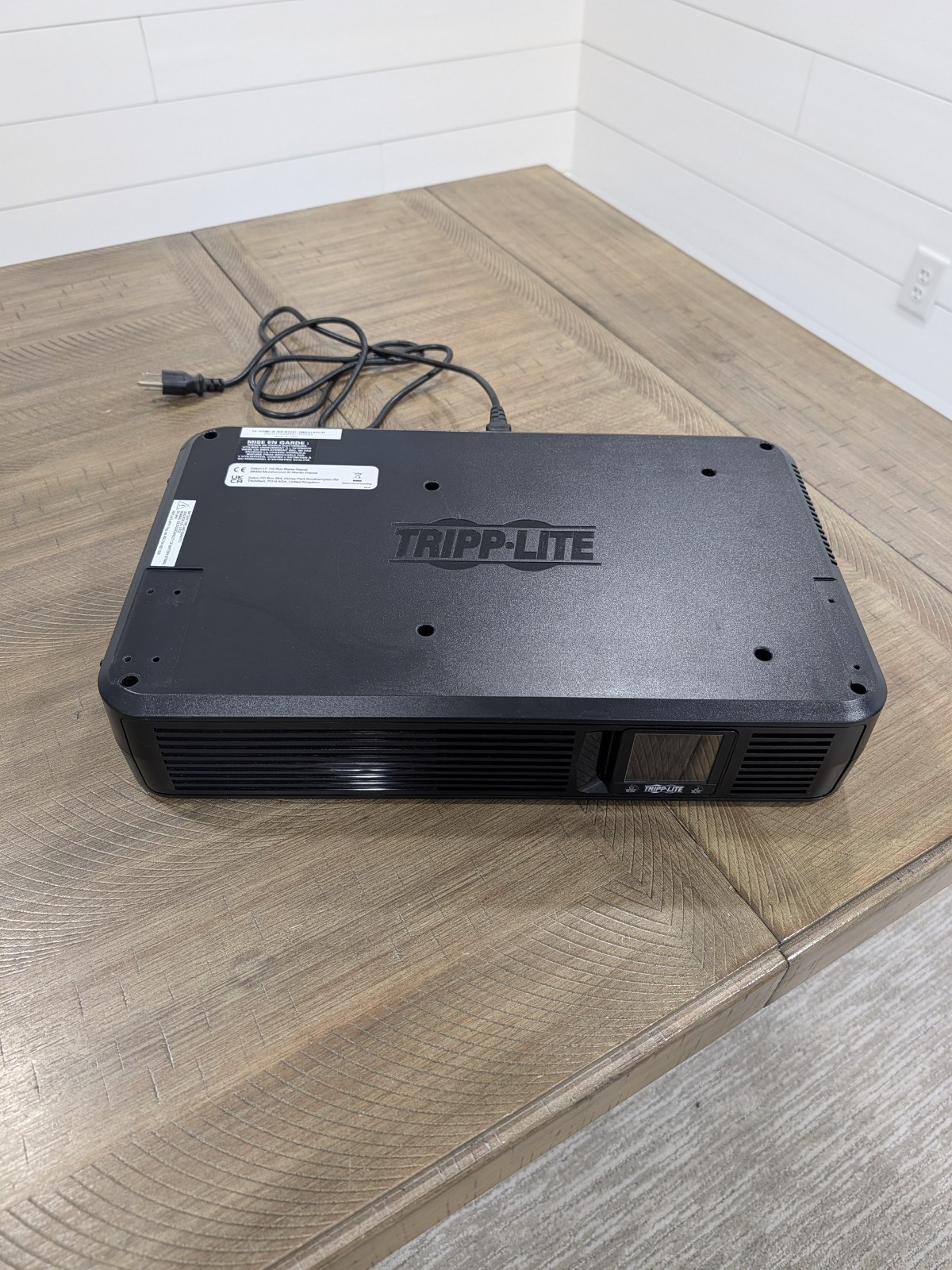 Tripp Lite Uninterruptible Power Supply SMX1500LCD-Needs New Batteries