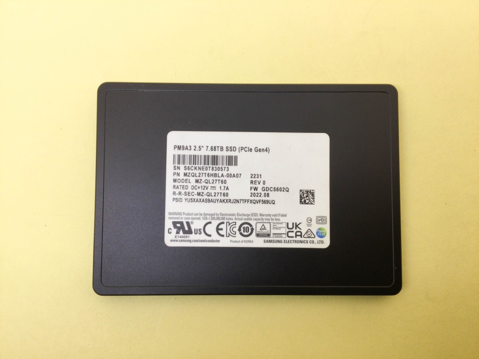 Samsung PM9A3 Series 7.68TB PCIe Gen4 NVMe U.2 2.5'' SSD MZ-QL27T60