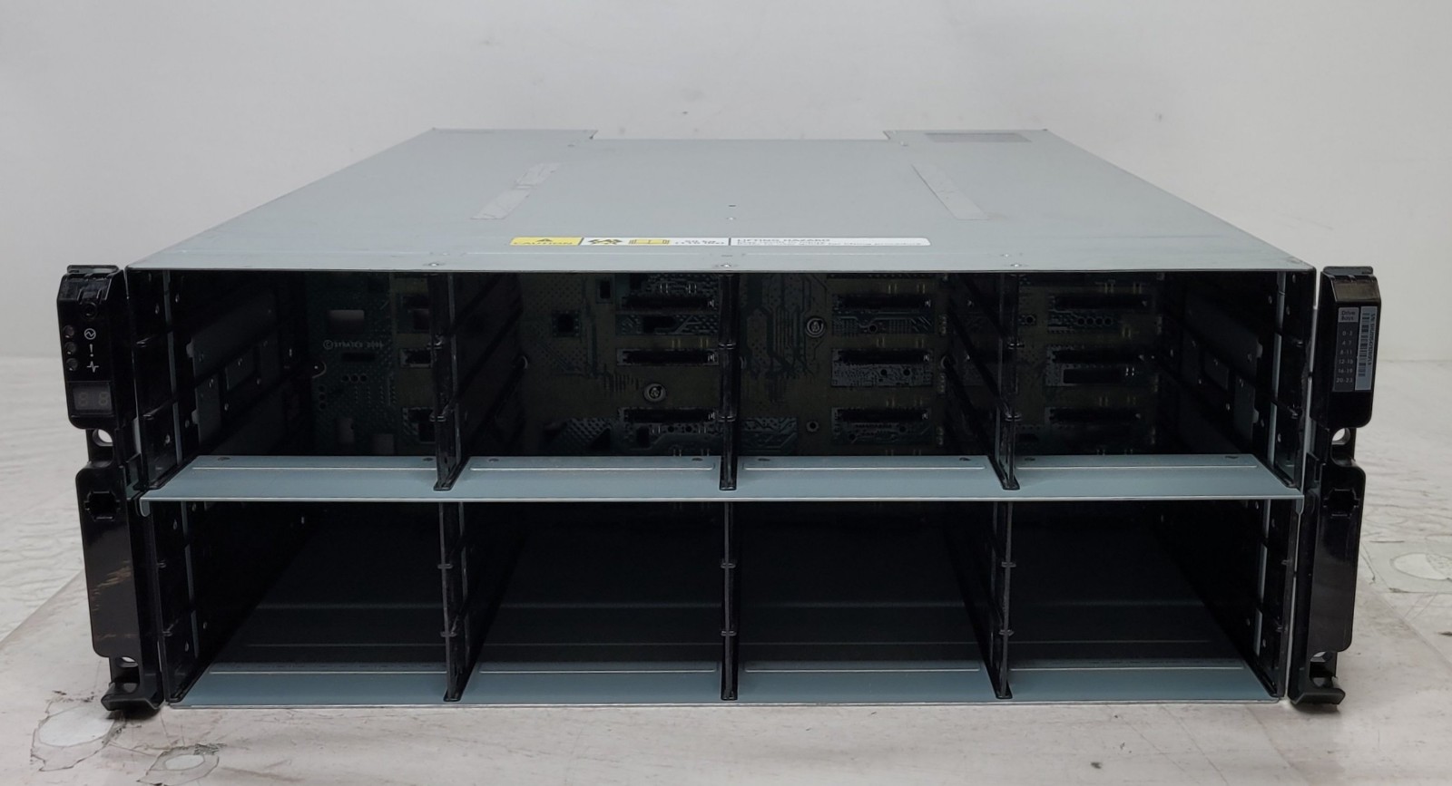 NetApp NAJ-0801 - 3.5in [24] Drive Bay QSFP/RJ45 IOM3 Storage Array No HDDs