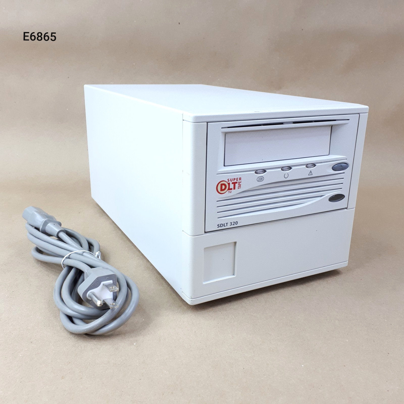 Quantum TR-S23BA-YF SDLT 320 External Tabletop SCSI Tape Drive Module E6865