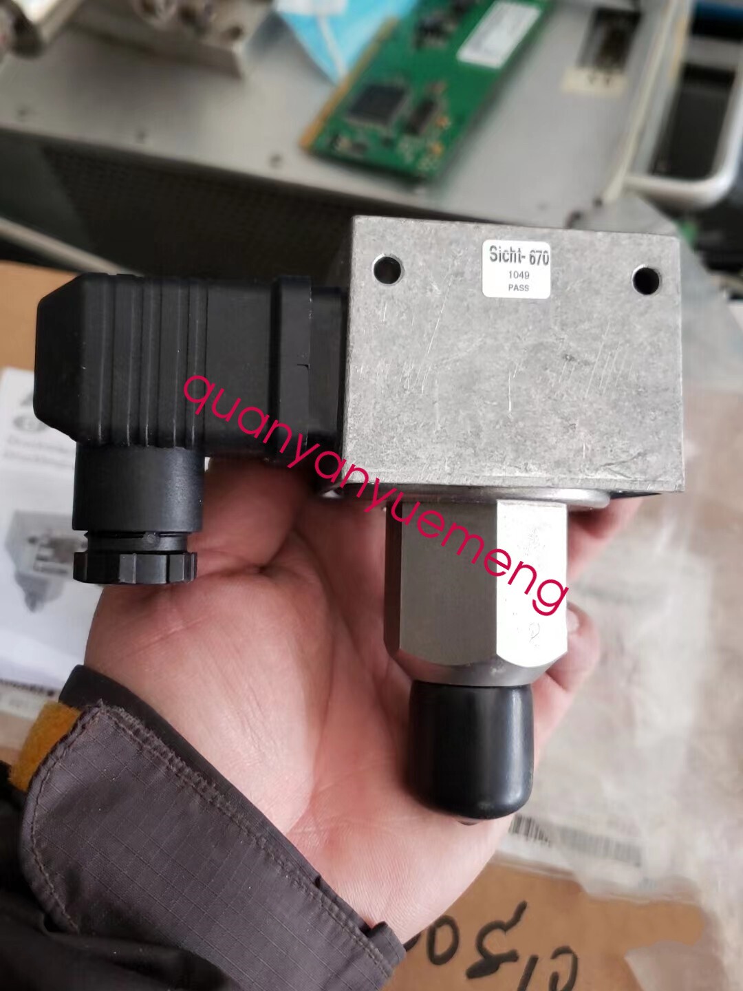 1PCS New FEMA DWAM16 Pressure Switch via FedEx or DHL