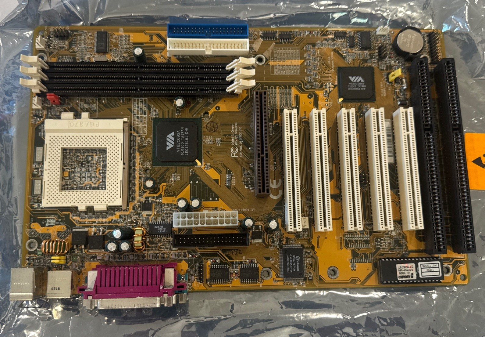 Shuttle AV11 V3.0 Socket 370 Motherboard 3 DIMM 5 PCI 2 ISA ATX