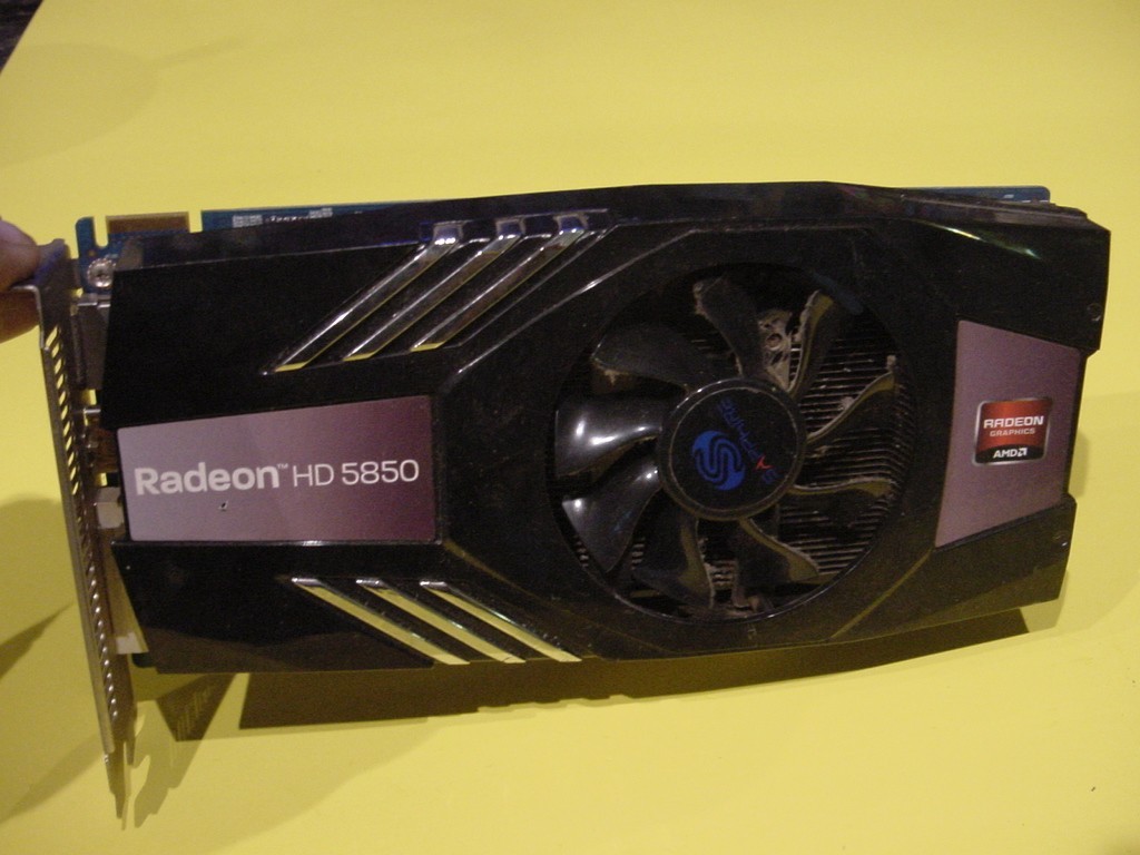 SAPPHIRE RADEON HD5850 EXTREME 1GB GDDR5 PCIE HDMI DVI DP GRAPHICS VIDEO CARD