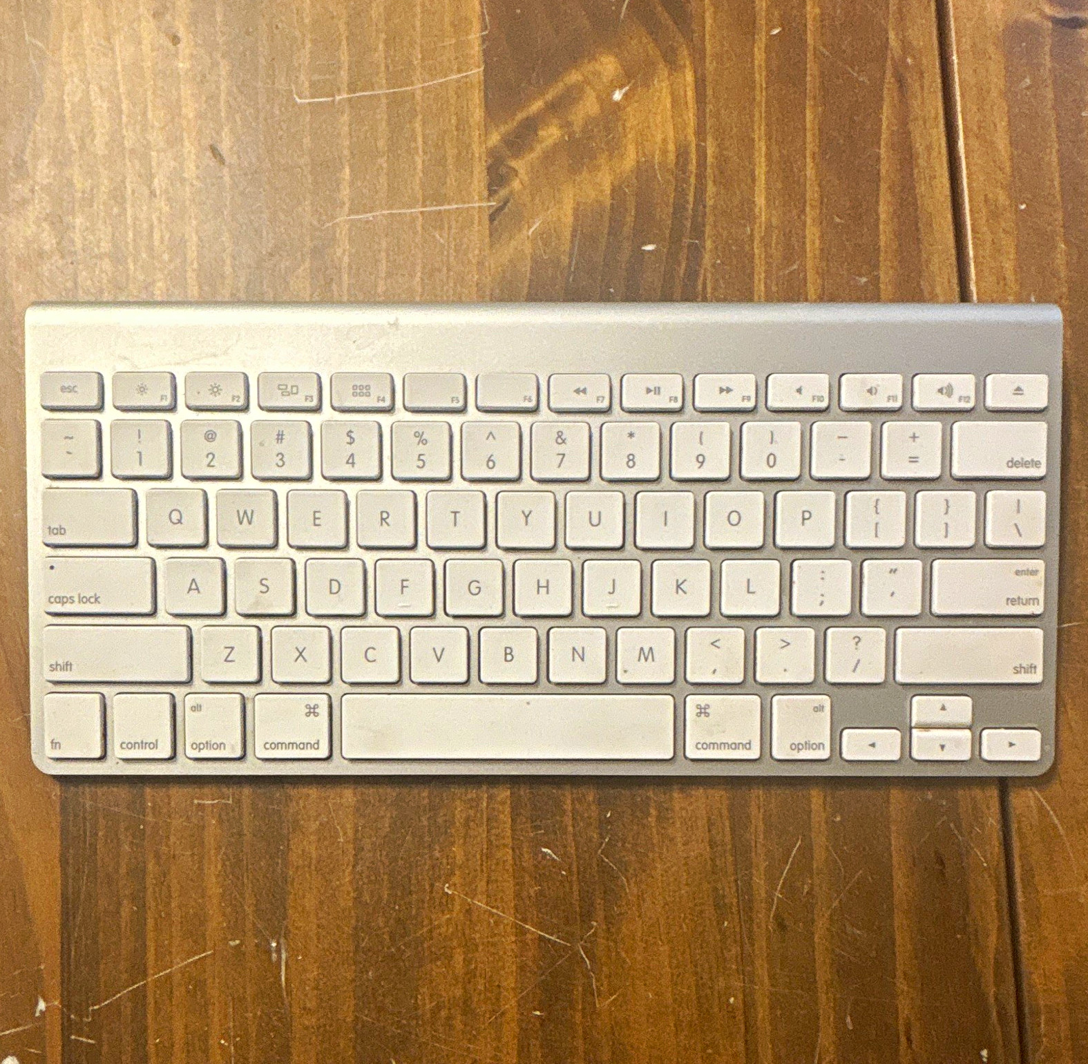 Apple Wireless Bluetooth Compact Keyboard Silver/White English QWERTY