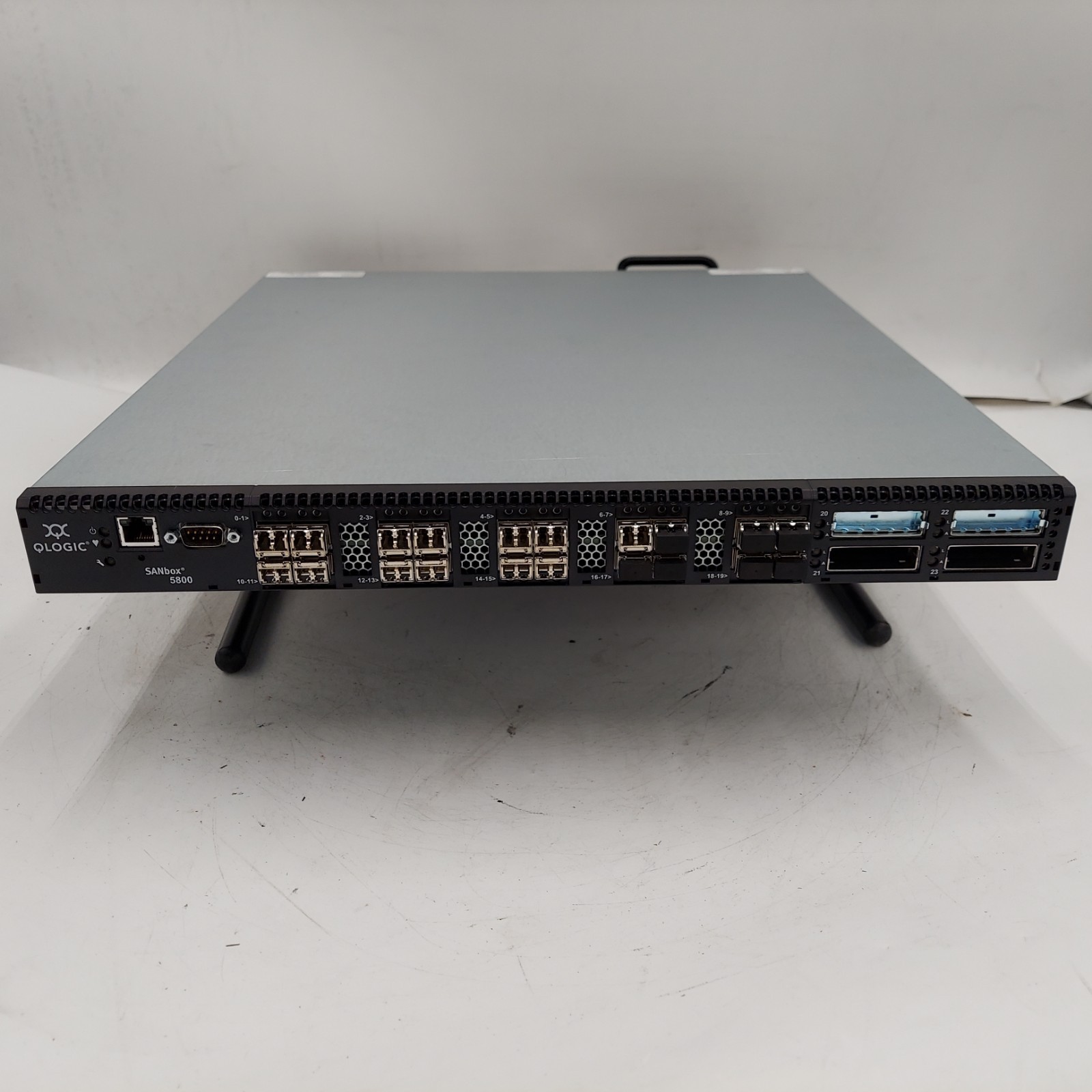 QLOGIC SANbox 5802 Fibre Channel Switch w/ 20x FTLF8528P3BCV-QL SFP