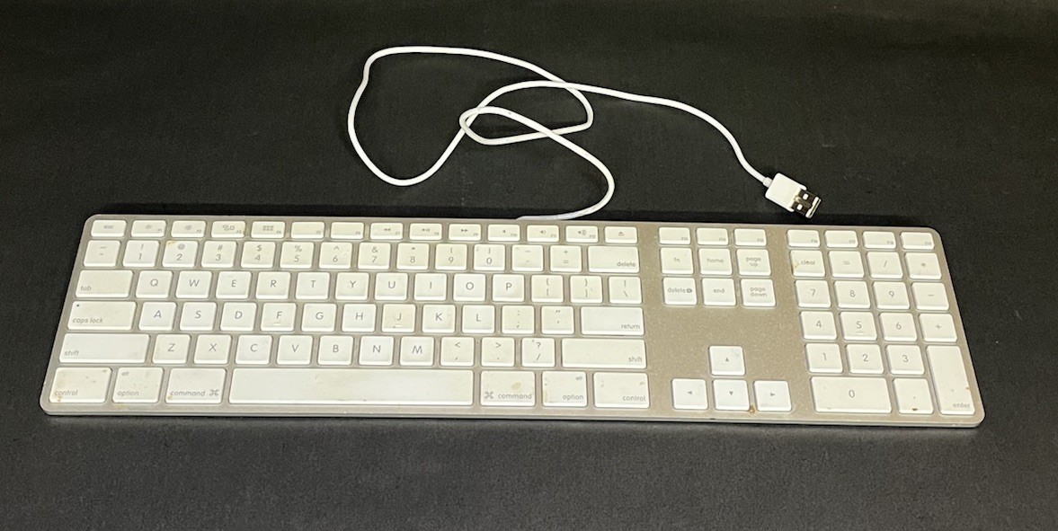 Apple 2015 Computer Keyboard - White - Early Model USB