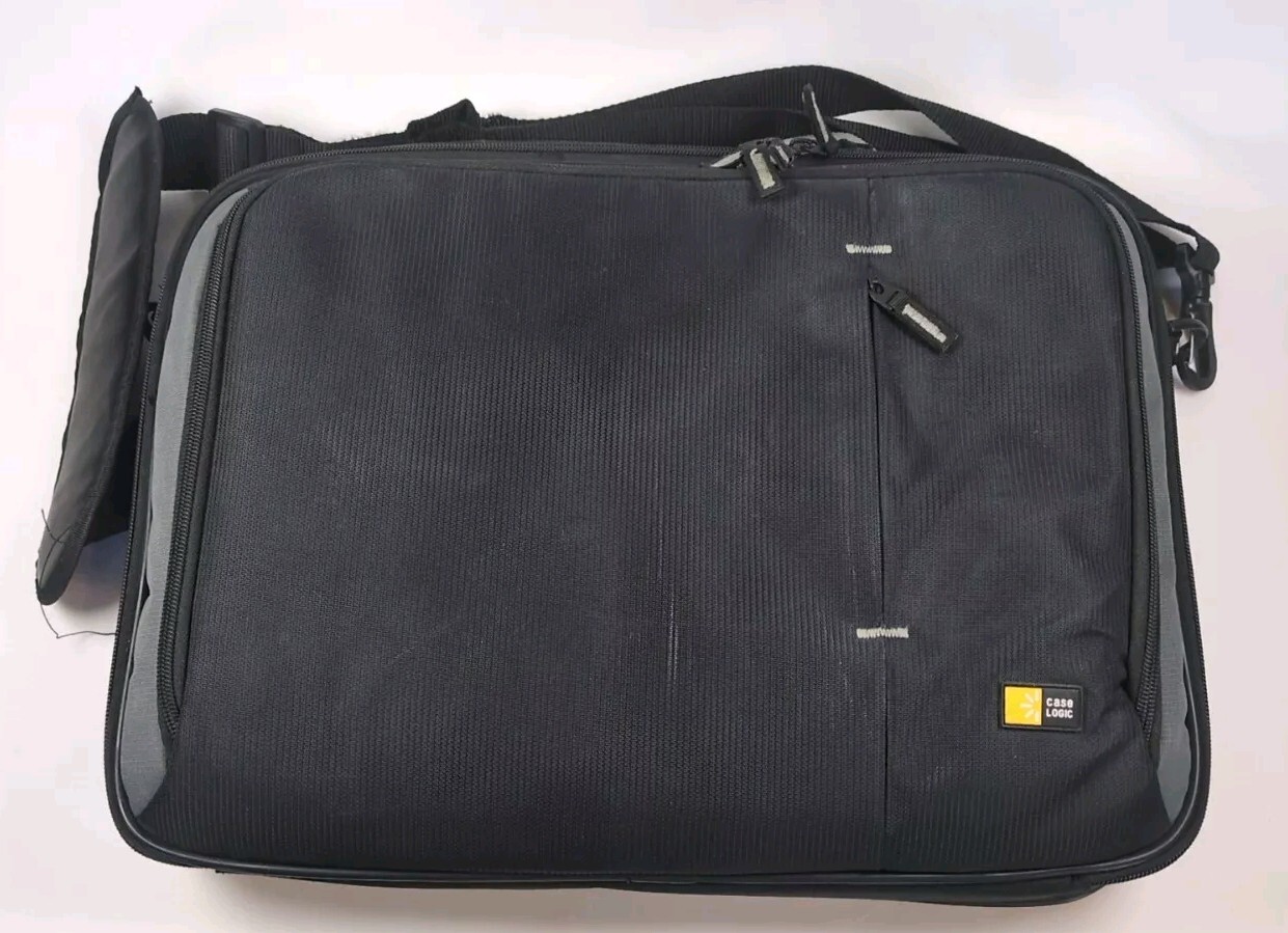 Case Logic Black 17" Laptop Bag - Used - Good Condition