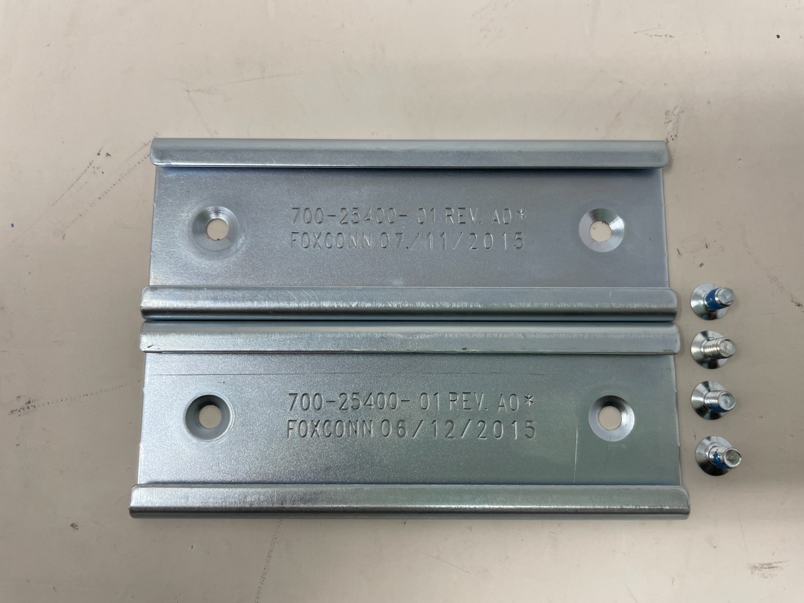 Genuine Cisco Nexus Mounting Bracket Set w/ Screws 700-25400-01