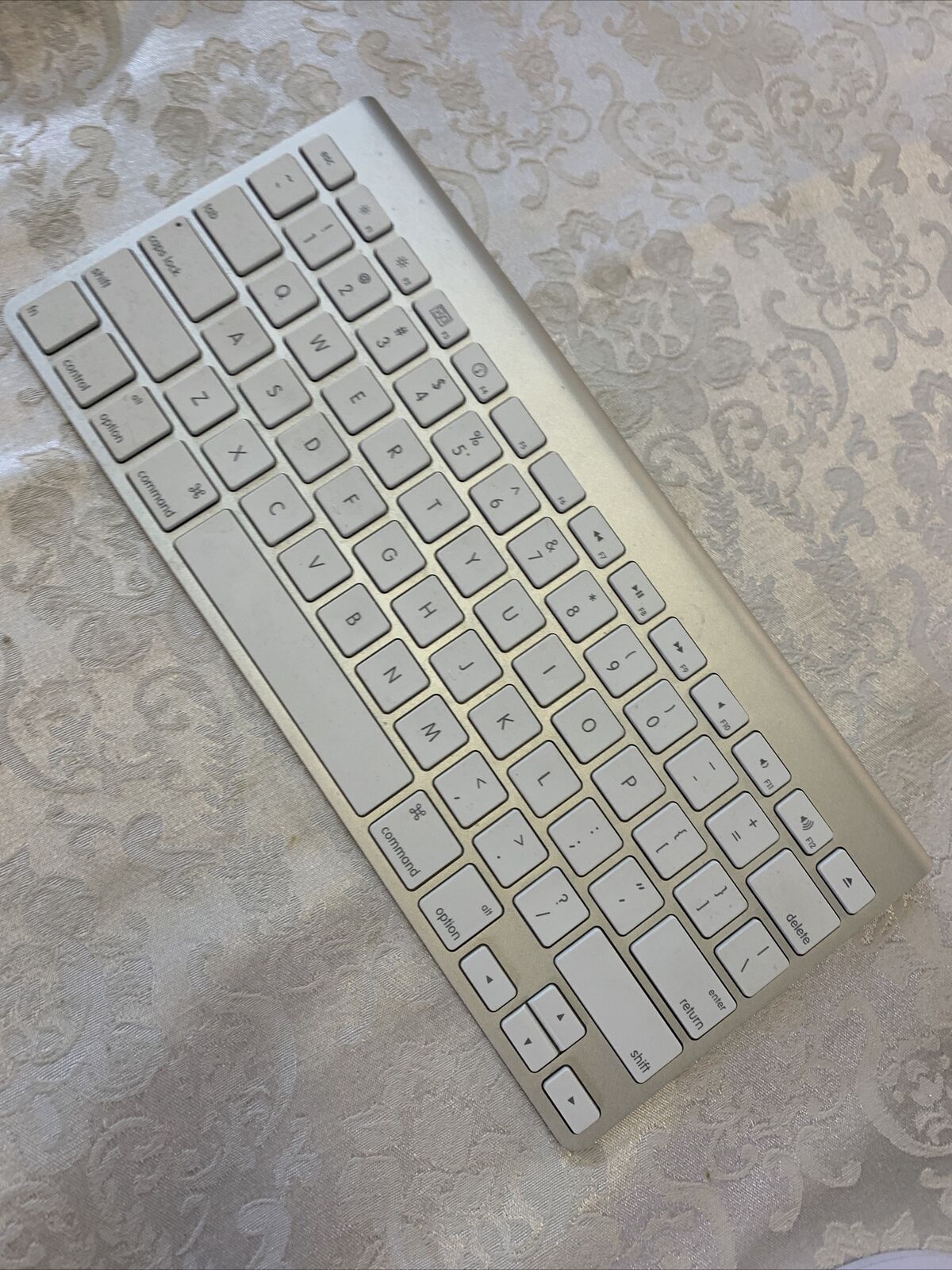Authentic Apple Bluetooth Keyboard Wireless Model A1314 Silver 2009