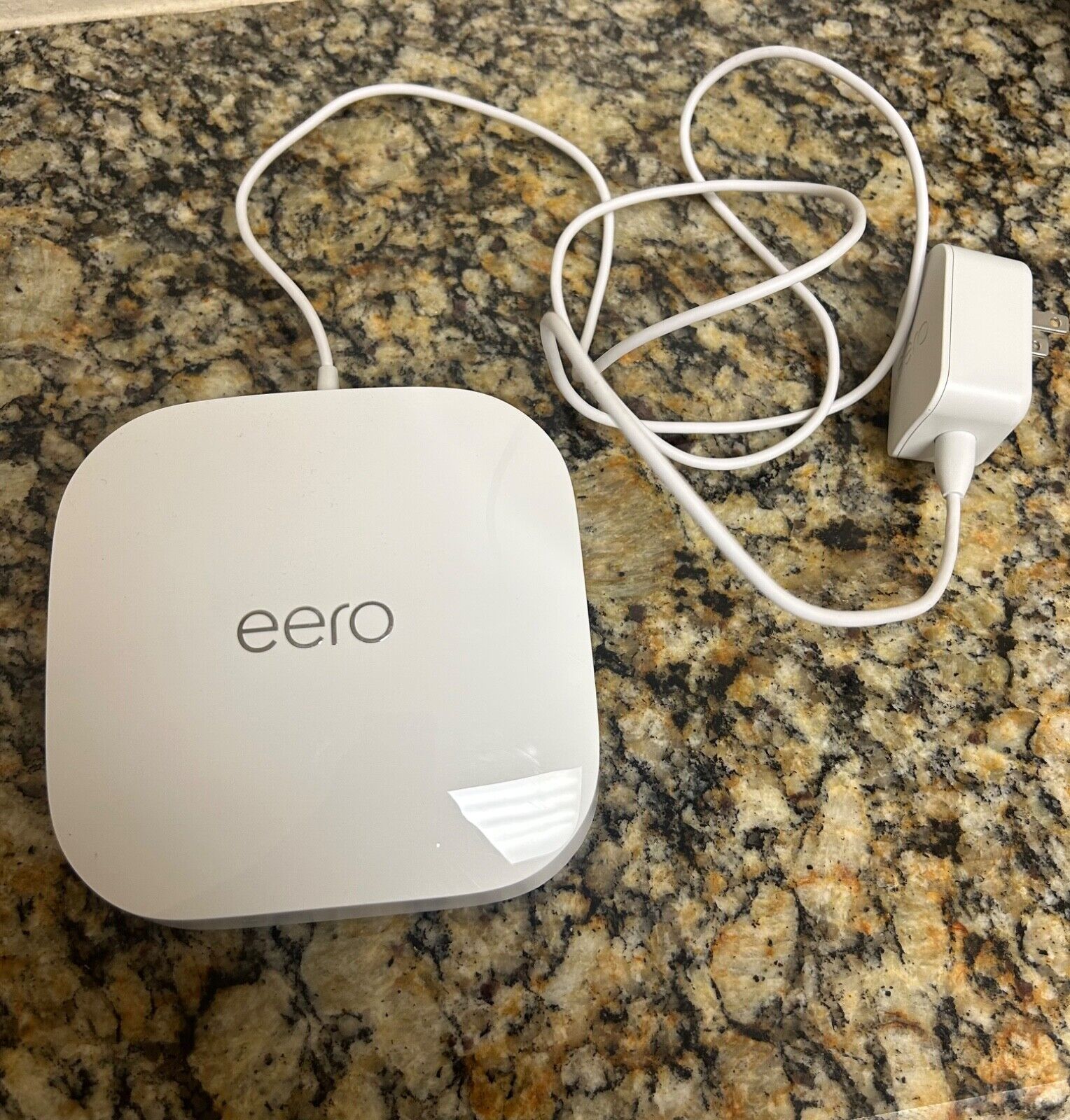 eero Pro 6E Tri-Band AXE5400 Wi-Fi 6E Mesh Router - White (Brand New in box)