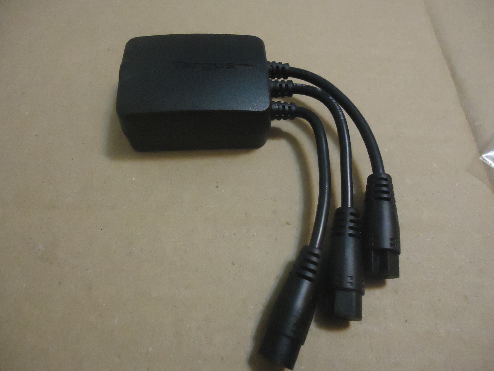 2 x Targus 3-Way Active DC Charging Cable 3 Pin Power Tips -model:ACC1009AUX.