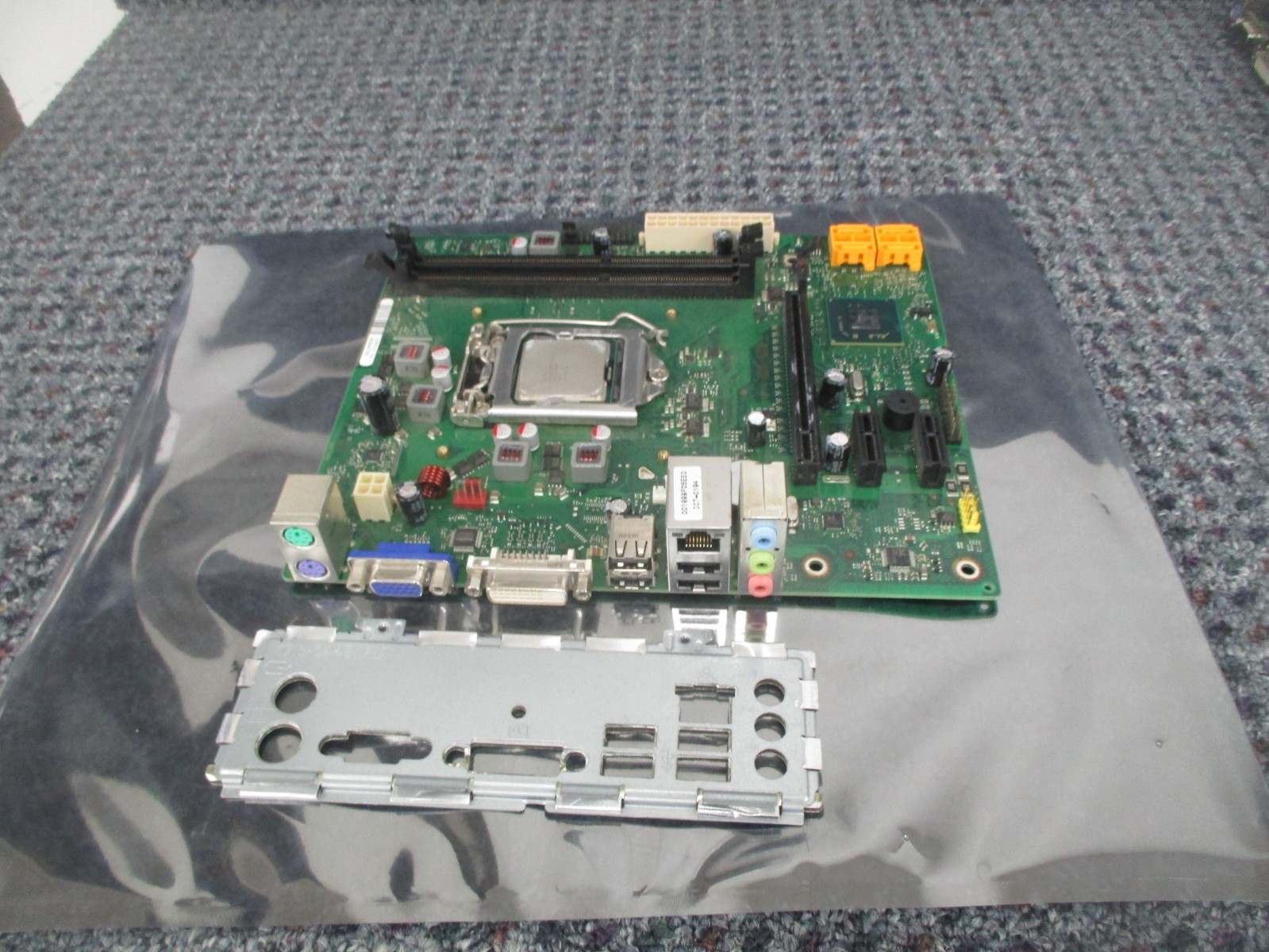 Fujitsu D2990-A21 Motherboard LGA1155 w/ CPU I3-2130 W26361-W2912-Z3-02-36