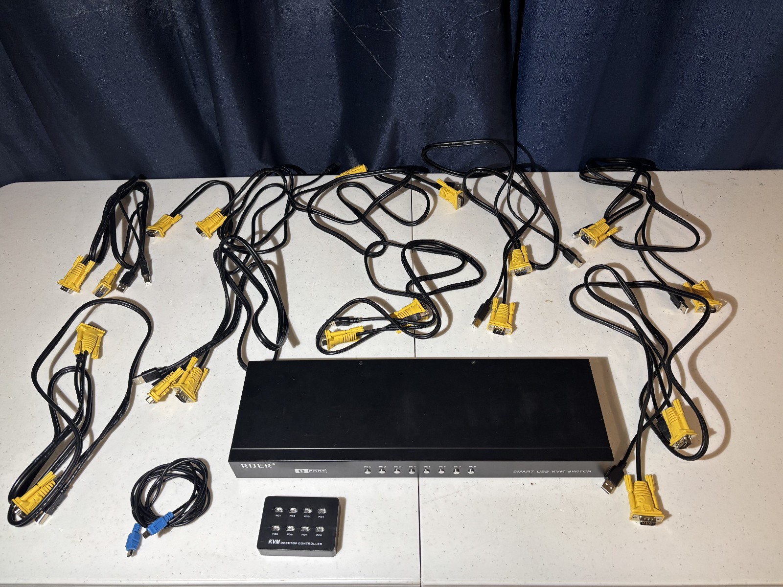 Rijer Smart USB 2.0 KVM Switch 8-port VGA with Cables and Input Controller
