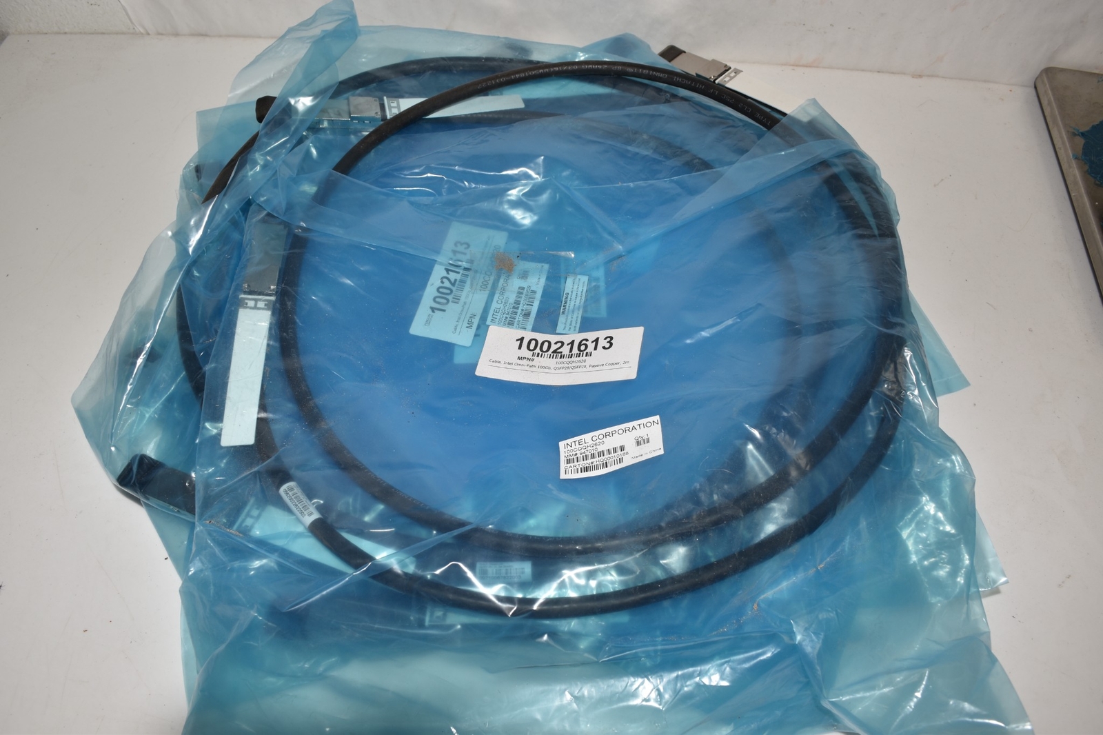 INTEL CORP 947010 2M-26AWG CABLE - LOT OF 9 - NEW (MAJ77)