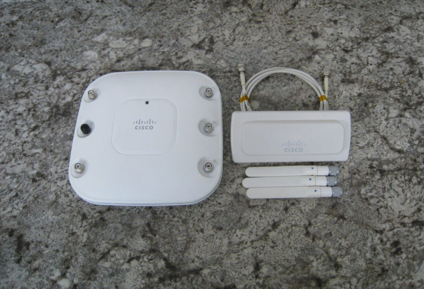 New Cisco AIR-LAP1262N-A-K9 AIR-ANT24020V-R Wireless Access Point / Antenna