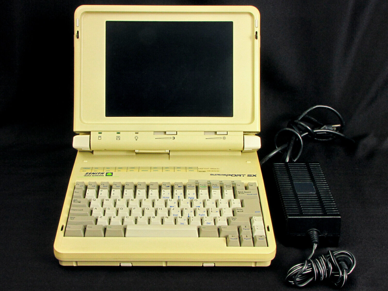 Zenith ZWLl-0300-04 Supersport SX vintage 386 laptop, + power supply + Rhino bag