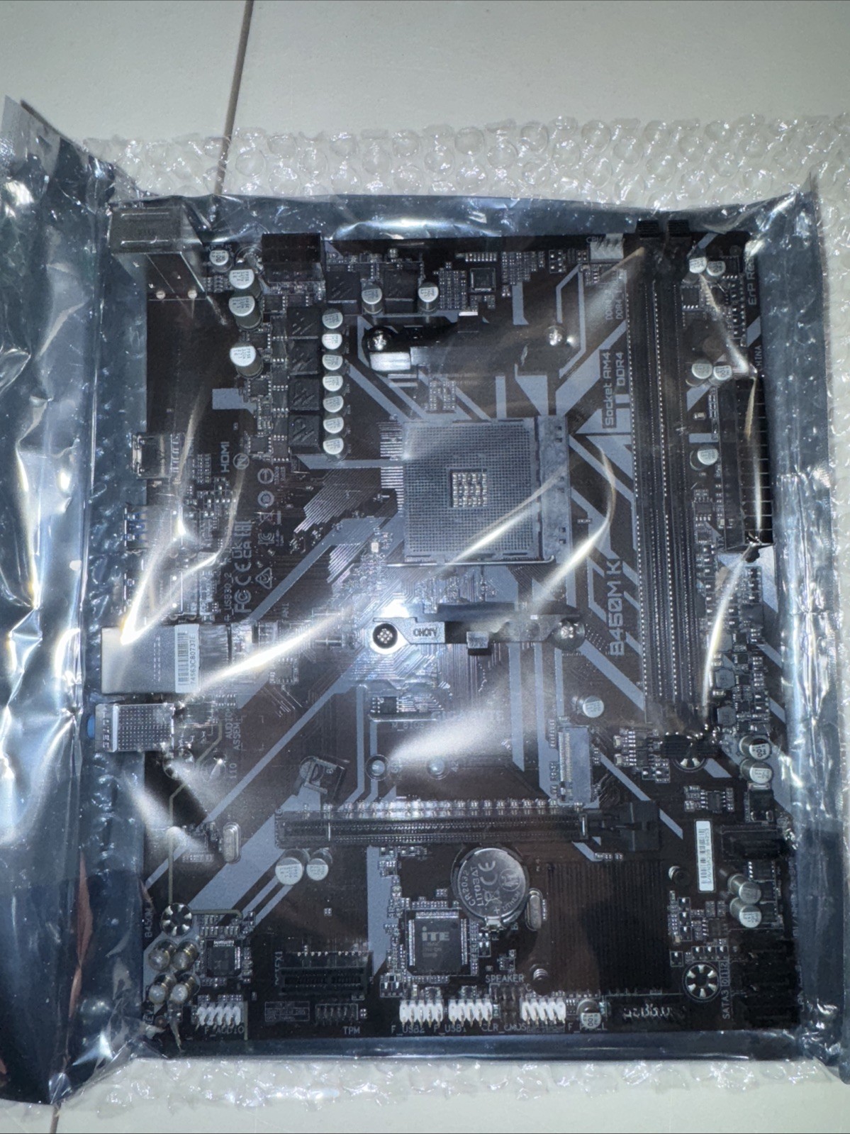 Gigabyte B450M K Socket AM4 B450 DDR4 Micro ATX