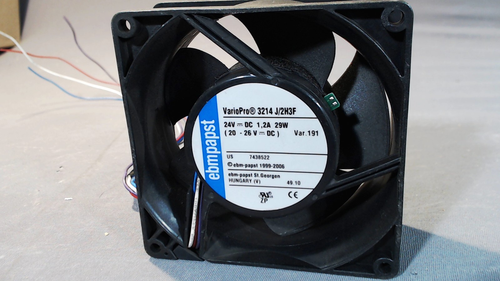 EBMPAPST VARIOPRO FAN 3214J/2H3F DC24V 1.2A 29W 92*92*38mm 4 WIRE