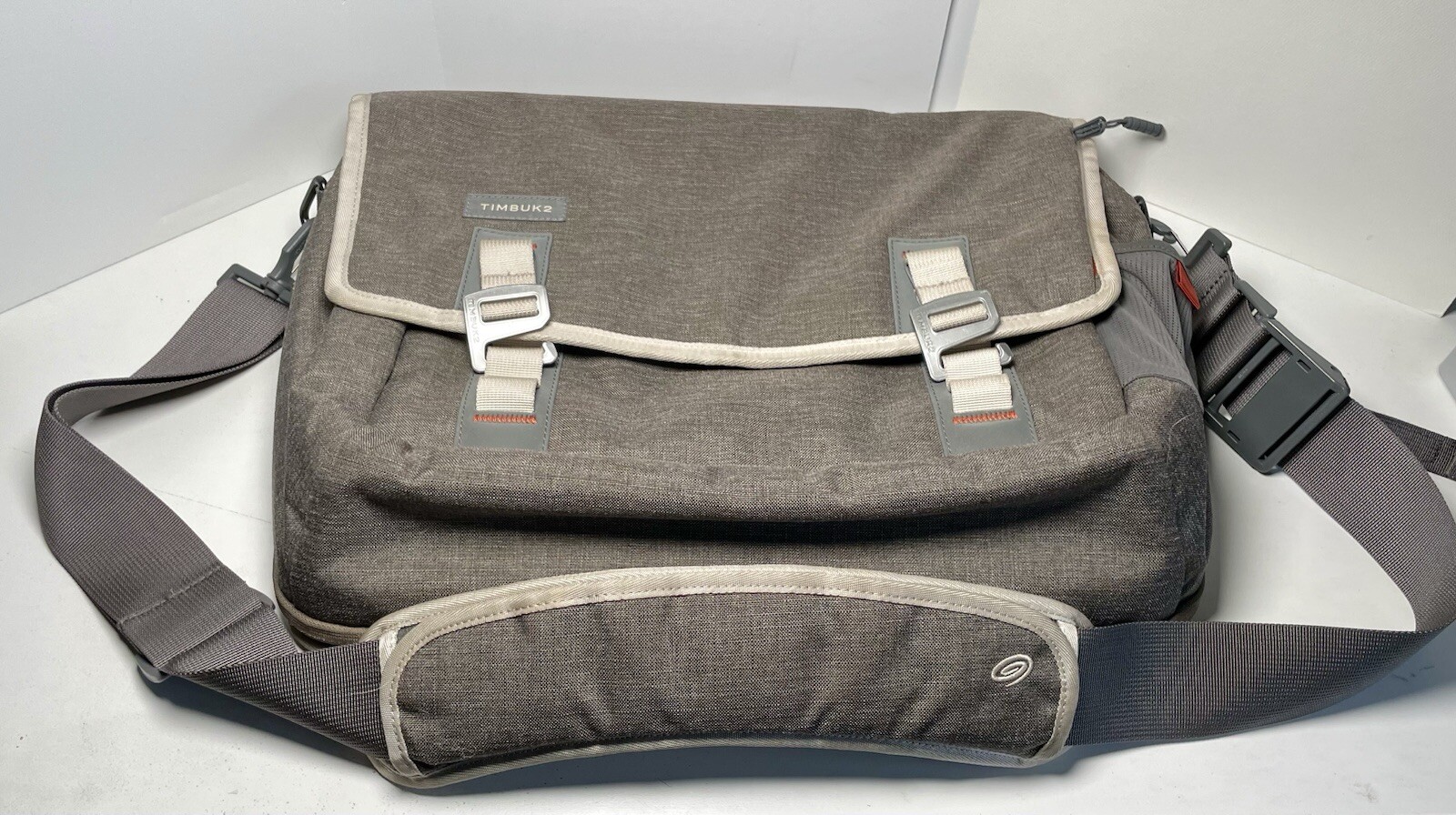 Timbuk2 Command Messenger Bag Laptop Gray Multi-Pockets Shoulder Strap Crossbody