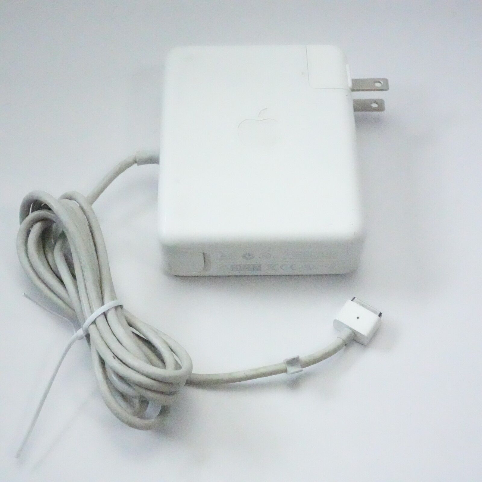 Original Apple A1343 AC Adapter for MacBook Pro 13.3\