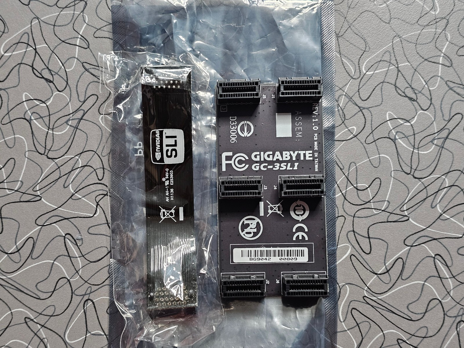 Gigabyte 3 Way SLI Bridge GC-3SLI and 2 way sli bridge