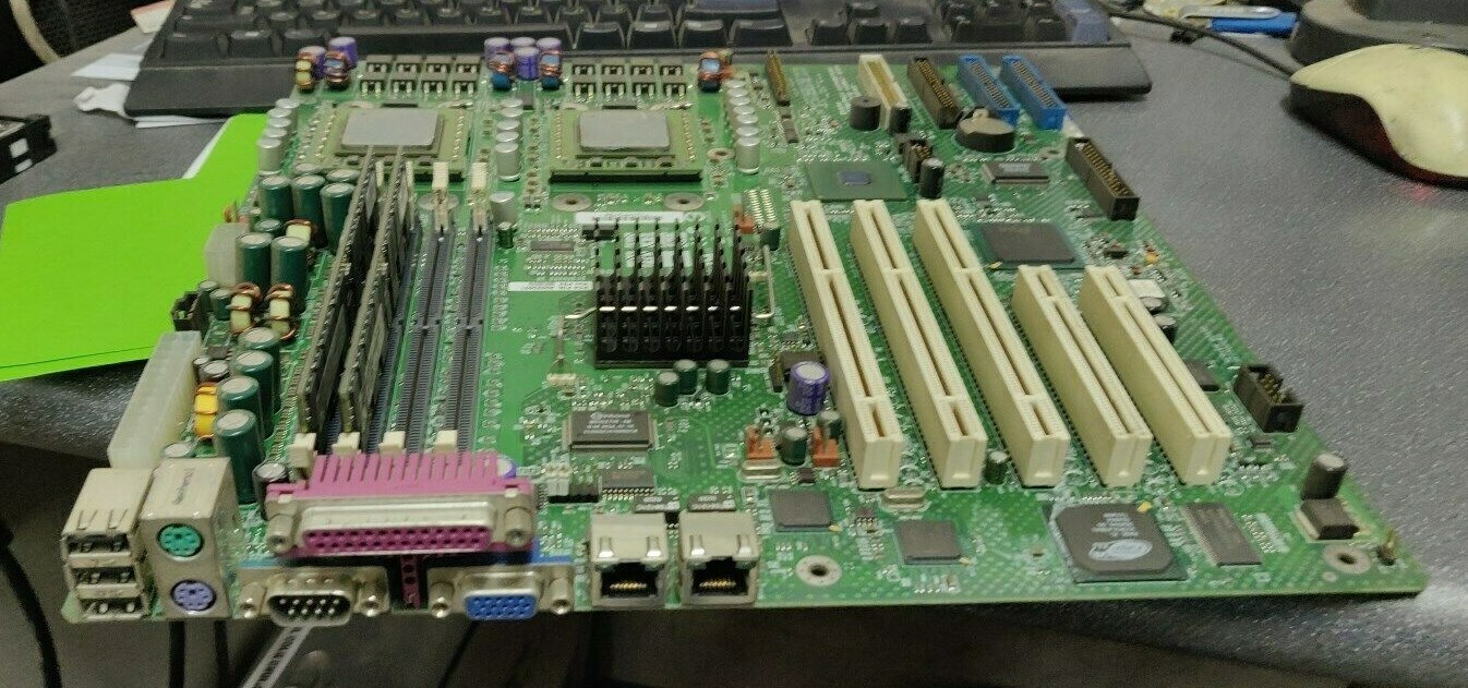 Intel SE7500CW2 A87967-507 Socket 604 Motherboard w/2x SL622 1.8GHz +2x 1GB Mem.