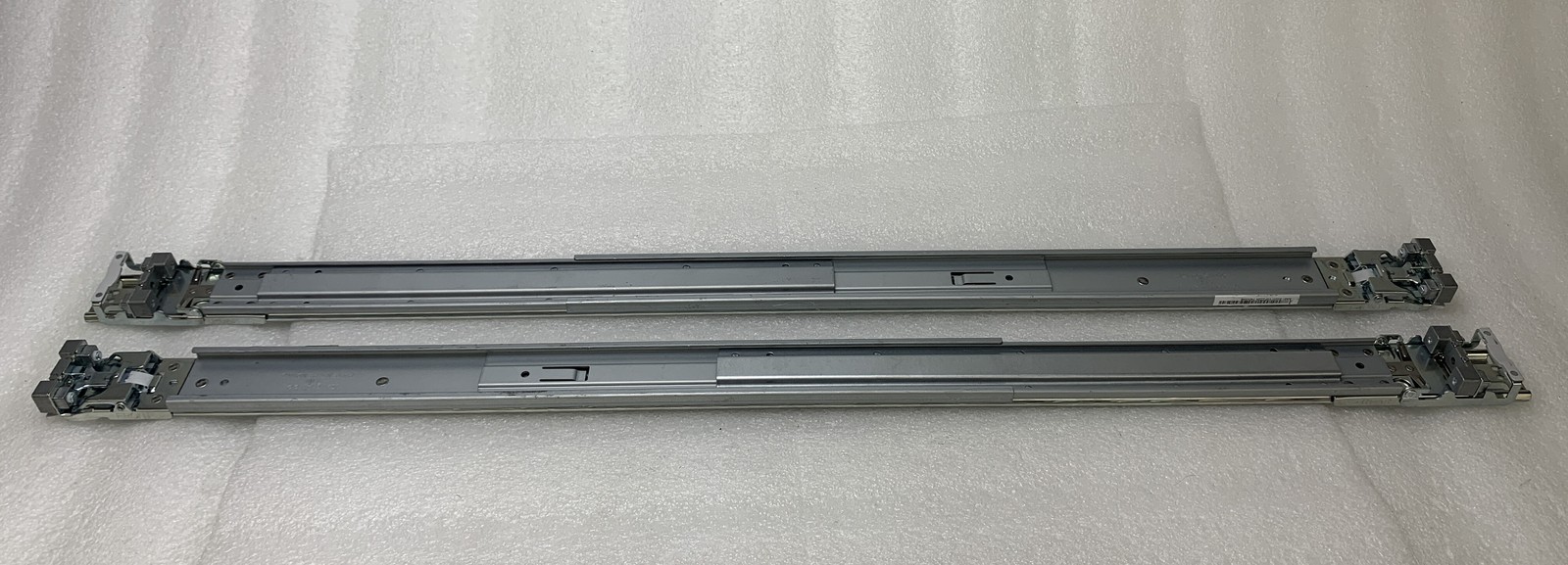 King Slide 710 1U/2U Tool-Less Server Rack Rails Model No: AA61-80001, Y0PZZ2N