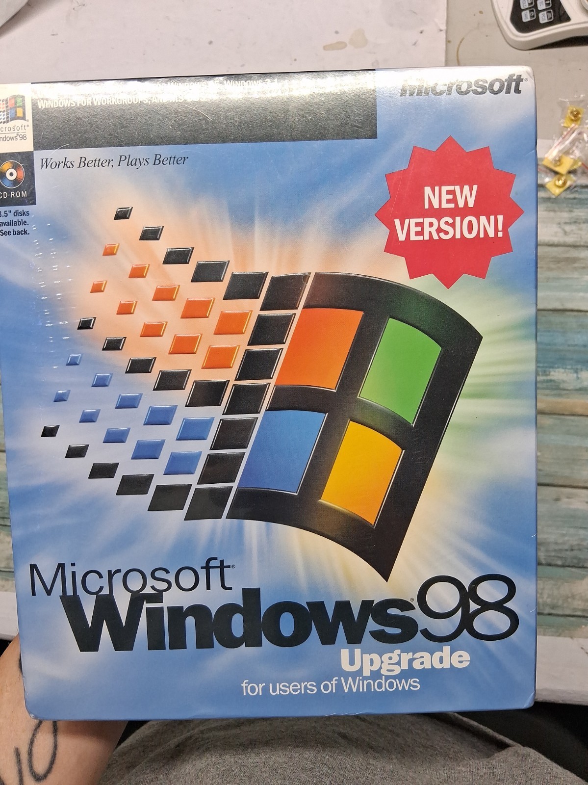 New Microsoft Windows 98 Upgrade Big Box: CD, Key Code, Book, Ad Inserts Sealed
