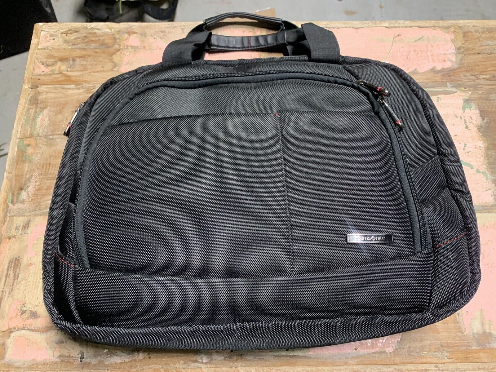 Samsonite Modern Utility Laptop Messenger Bag Shoulder Strap Included