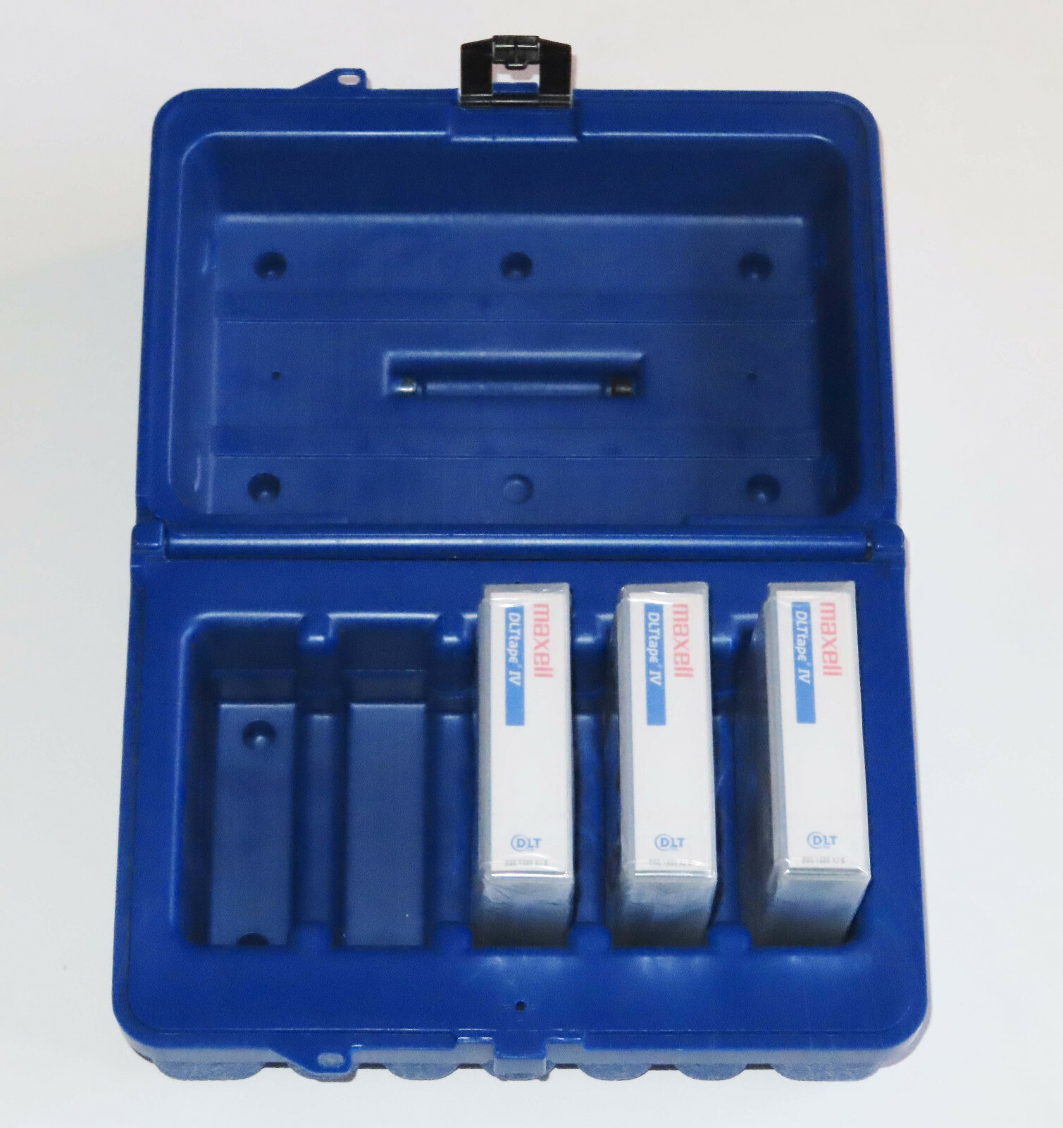 Fujifilm DLT Tape Protective Case (5 Tapes Capacity) + Bonus Maxell DLT IV Tapes