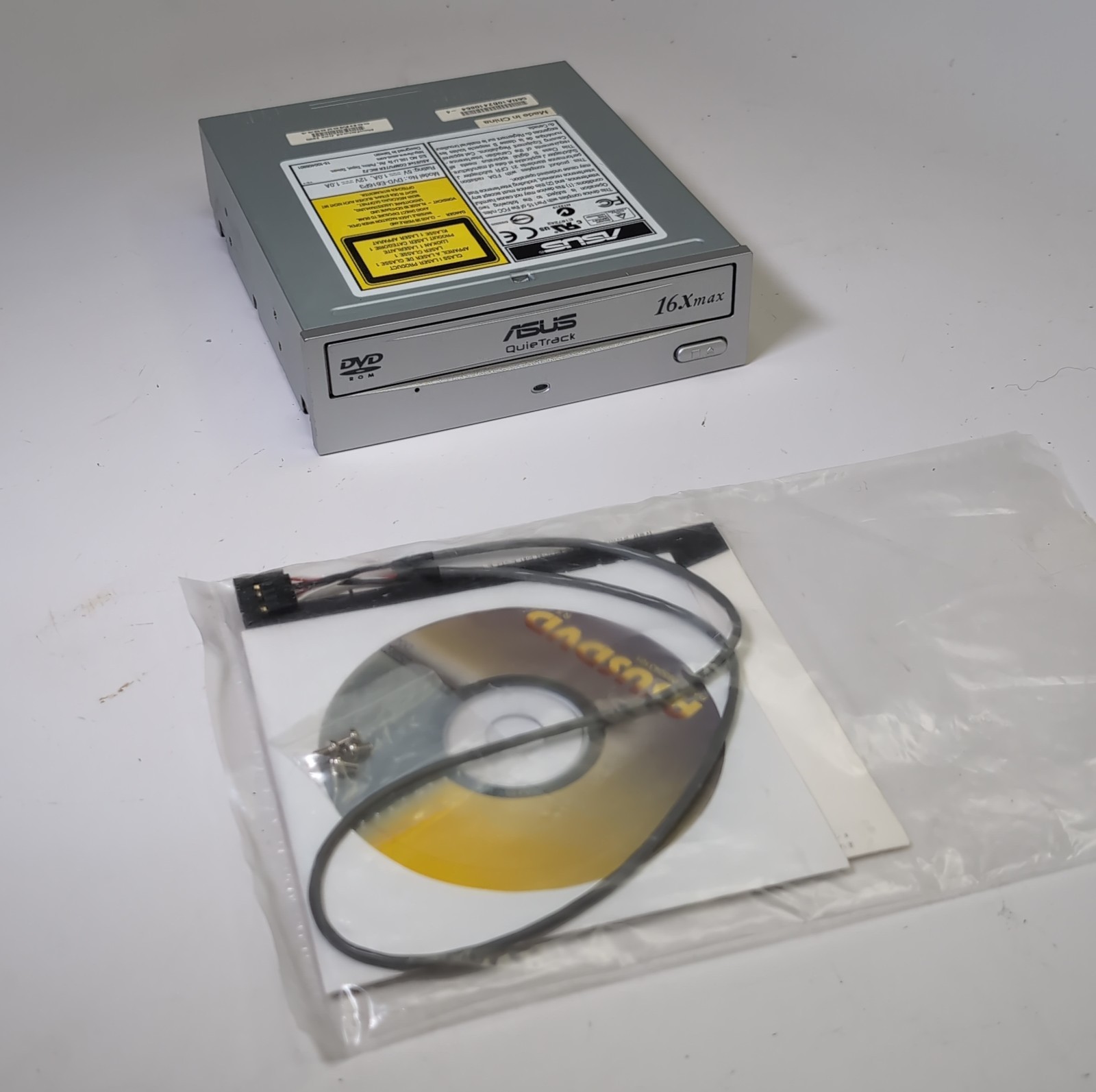 ASUS QuieTrack DVD-E616A3 IDE Internal 16x DVD-ROM Drive | Silver Bezel