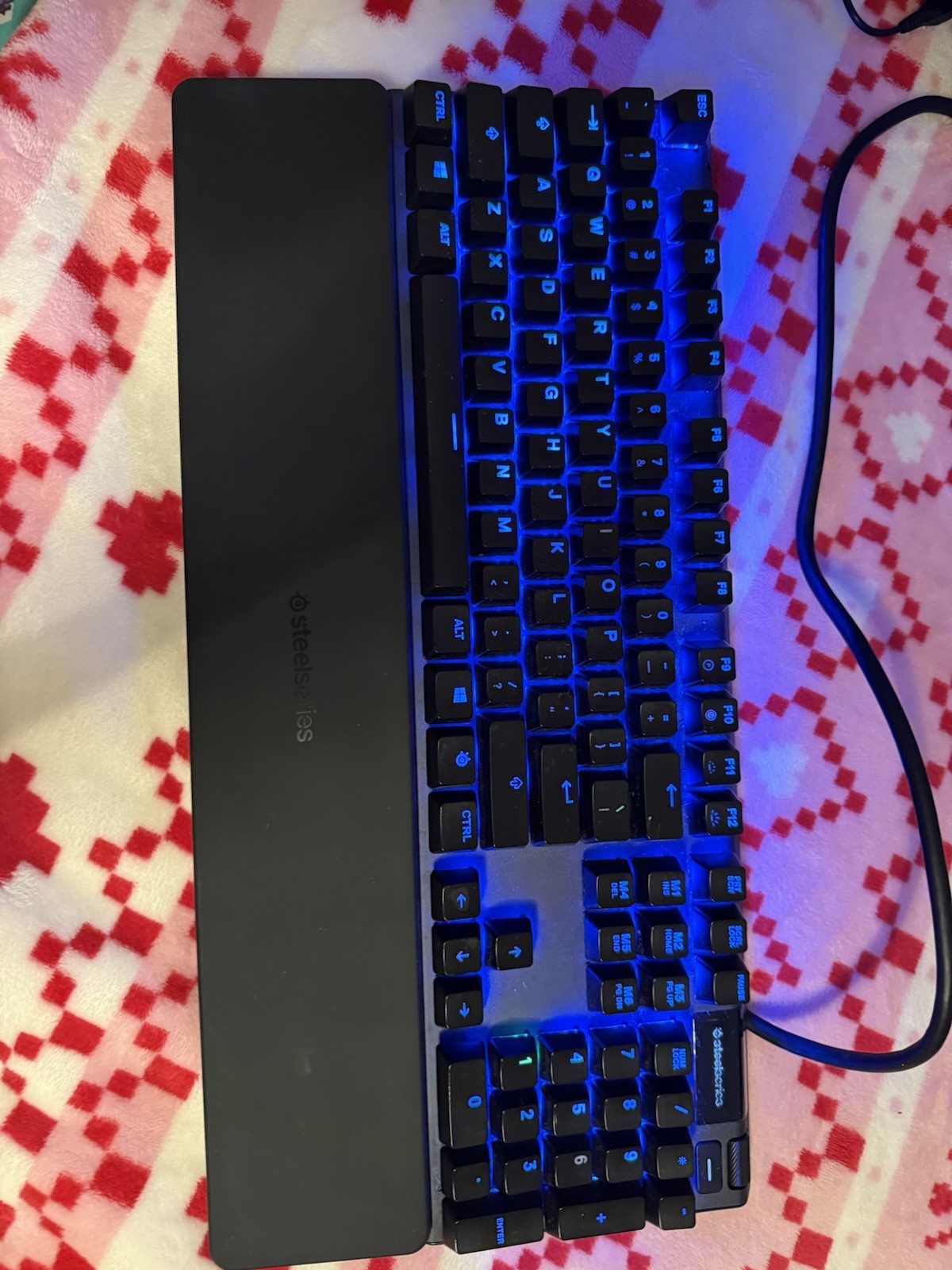 SteelSeries Apex 7 Wired USB RGB Illuminated Keyboard Wrist Rest Barely Used
