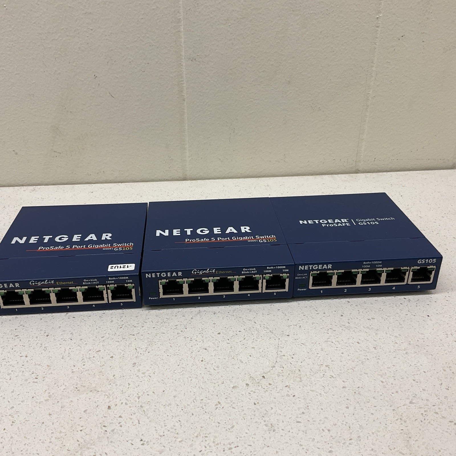 NETGEAR Fast Ethernet Switch ProSAFE FS105 v3 5-Port 10/100Mbps Auto Uplink Qty3