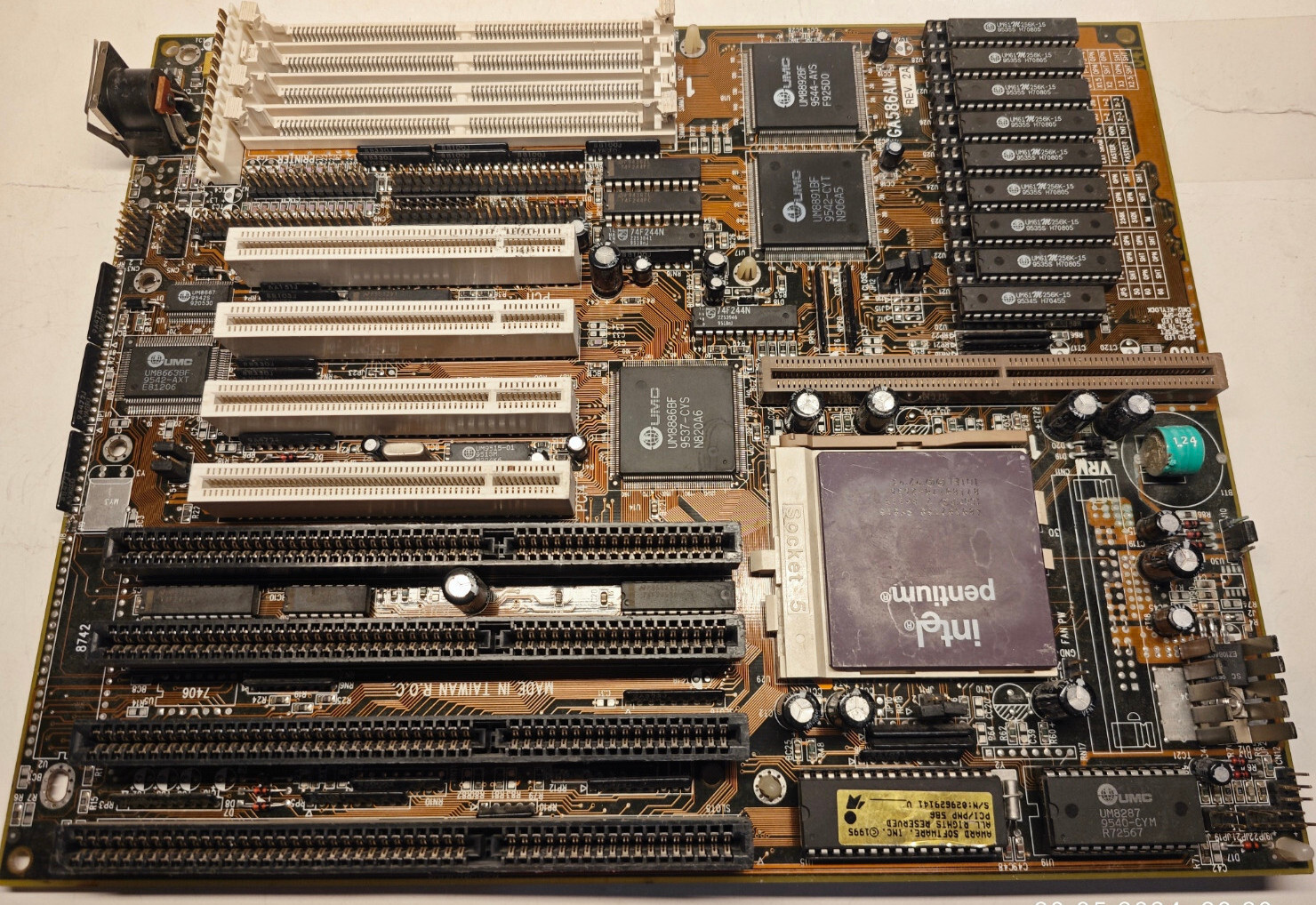 Rare Socket 5 Gigabyte GA586AM Motherboard Rev 2A PCI, ISA, CPU & 32 MB + BONUS