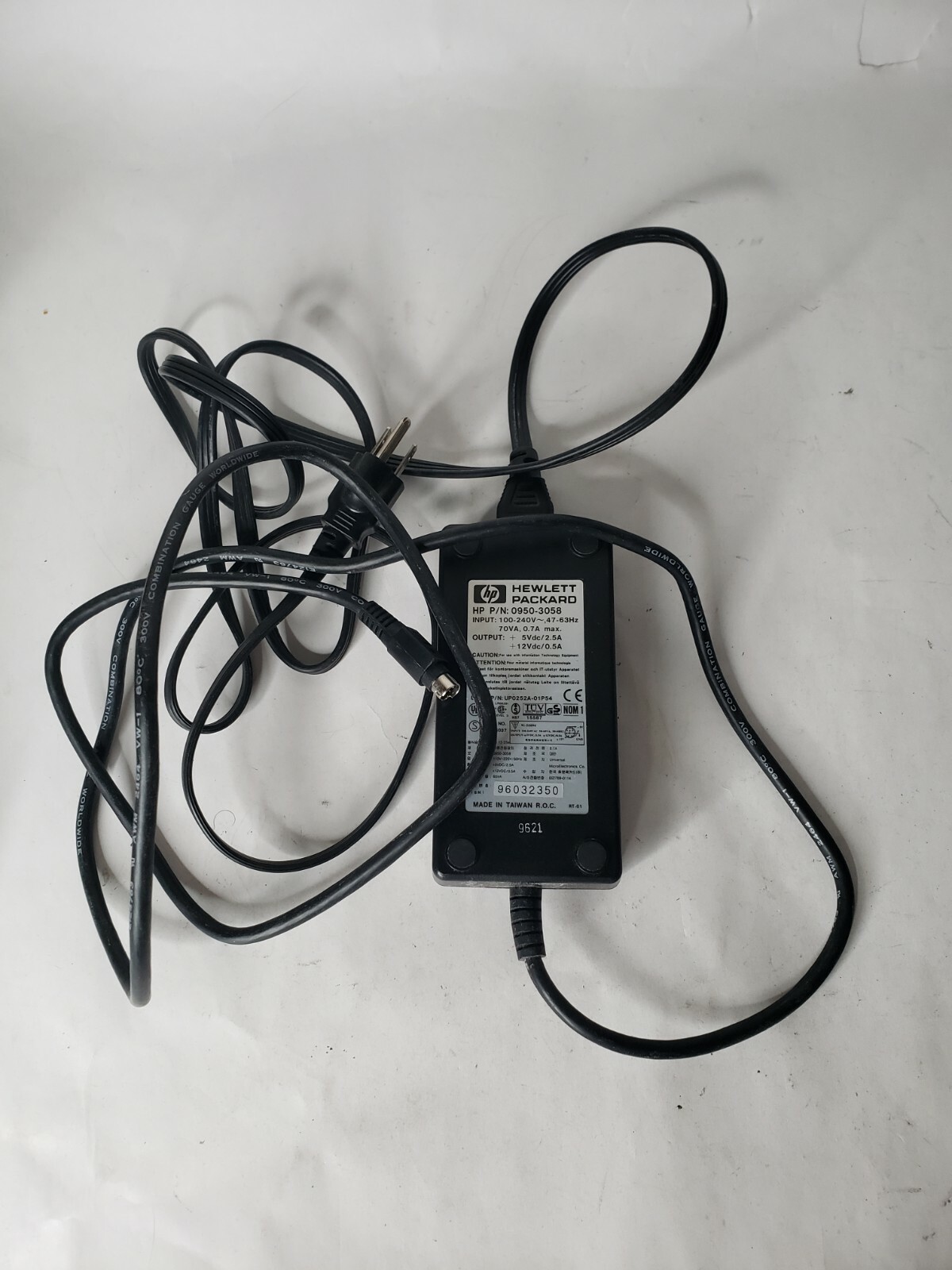 HP HEWLETT PACKARD 0950-3058 INPUT 100-240V 47-63Hz 70VA 0.7A max 12v 5v