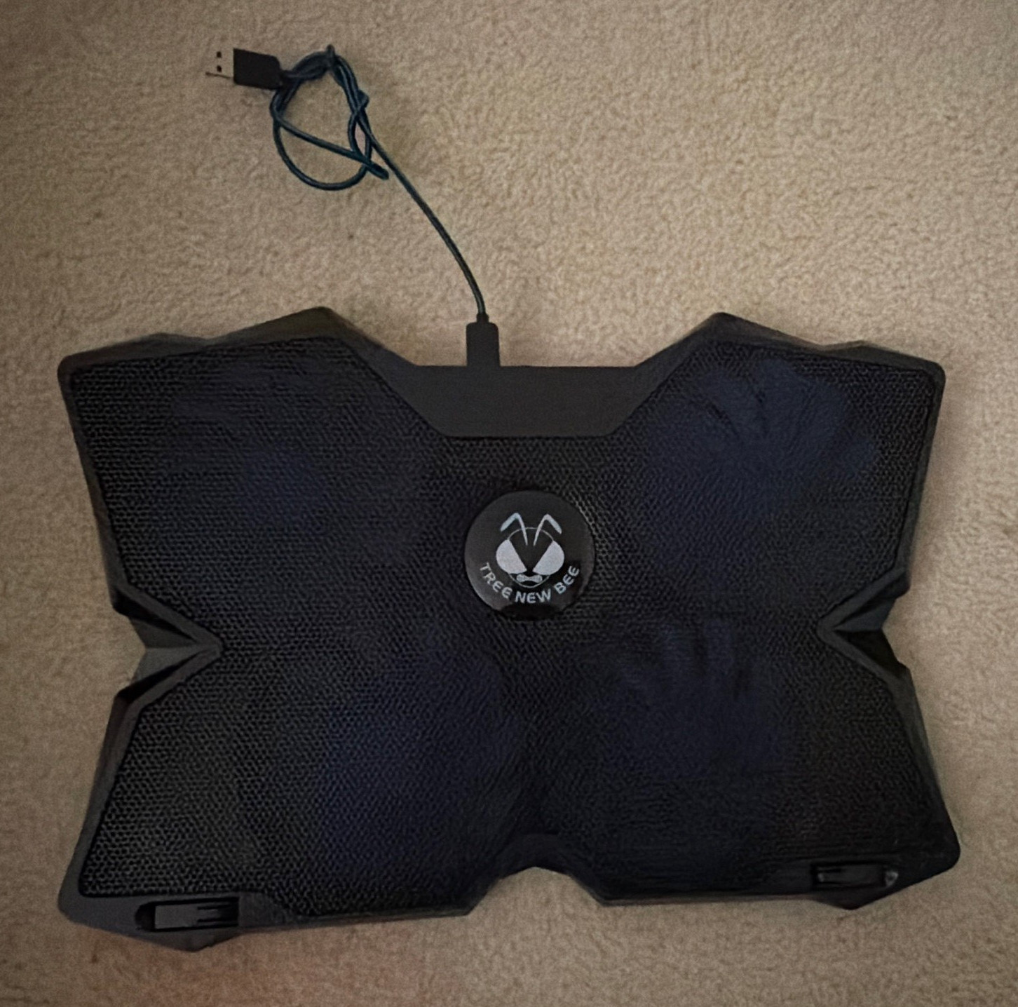 Tree New Bee F5 Laptop Cooling Pad, 4 Fans, 17 in, USB-Powered LED, Black