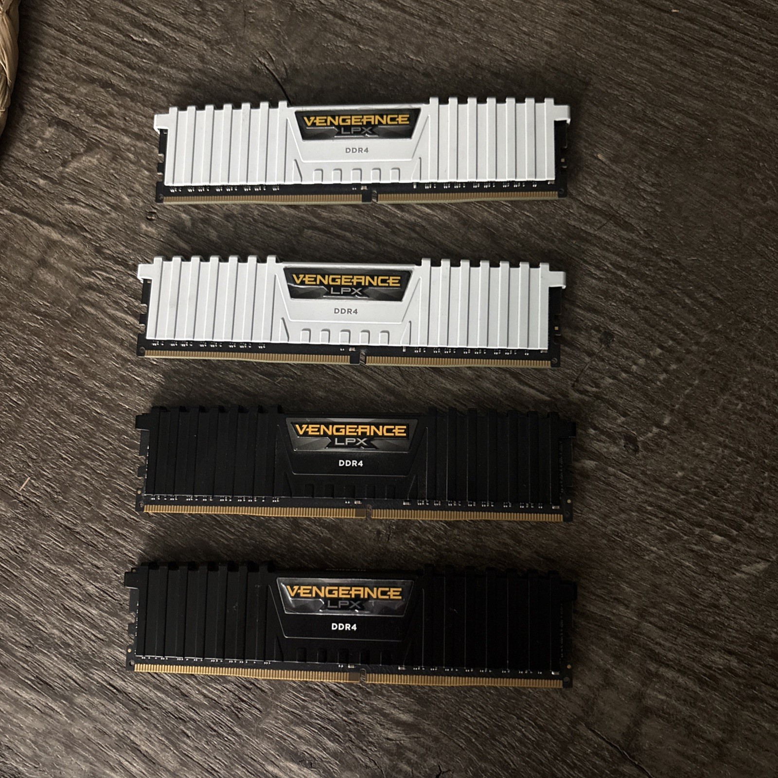 Vengeance LPX DDR4, (2x16gb) 3200mhz, AND Vengeance LPX DDR4( 2x8gb) 3000mhz