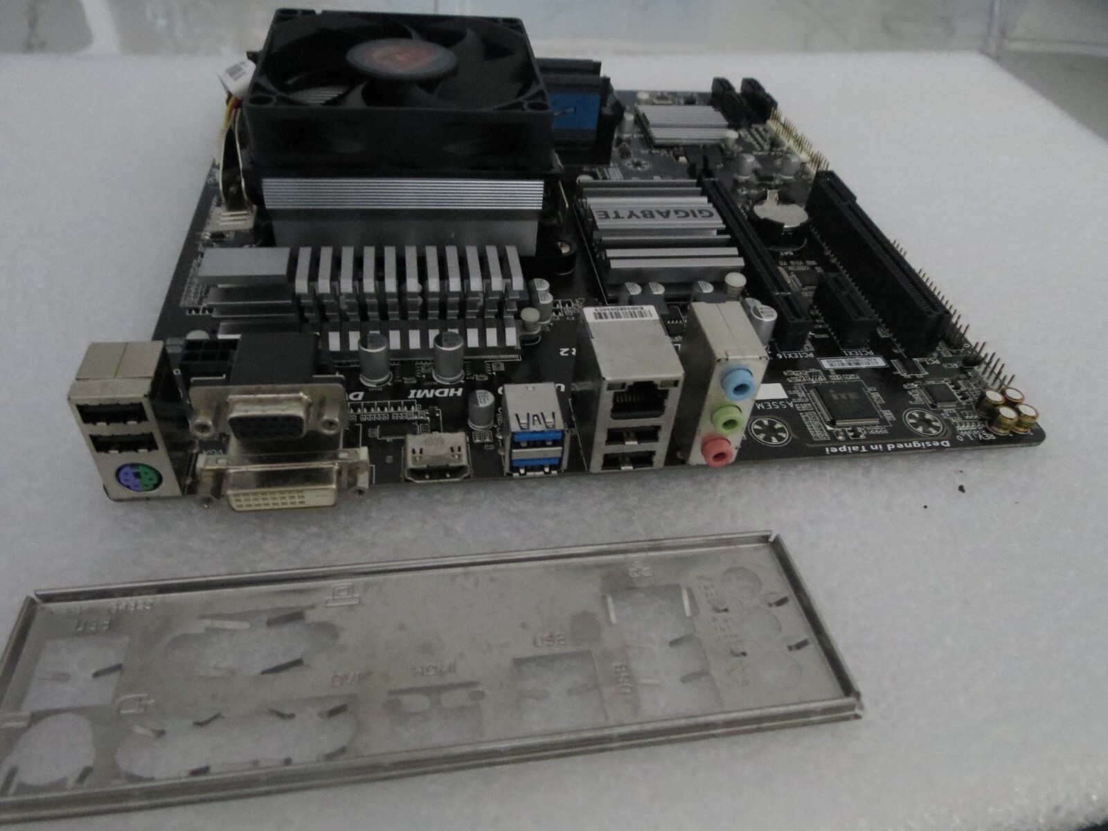 Gigabyte GA-78LMT-USB3 R2 Mother Board w/AMB Phenom II/8GB. & I/O back Plate