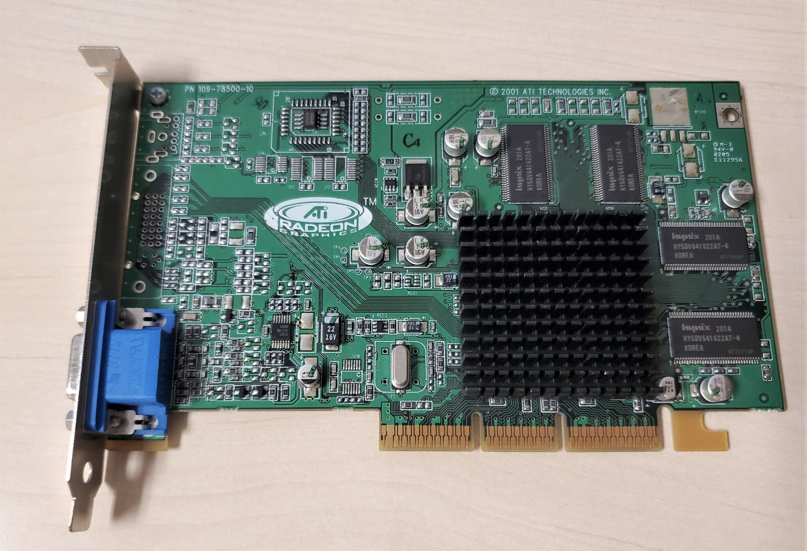 ATI Radeon Graphics 1027850712054826 32 MB VGA AMD