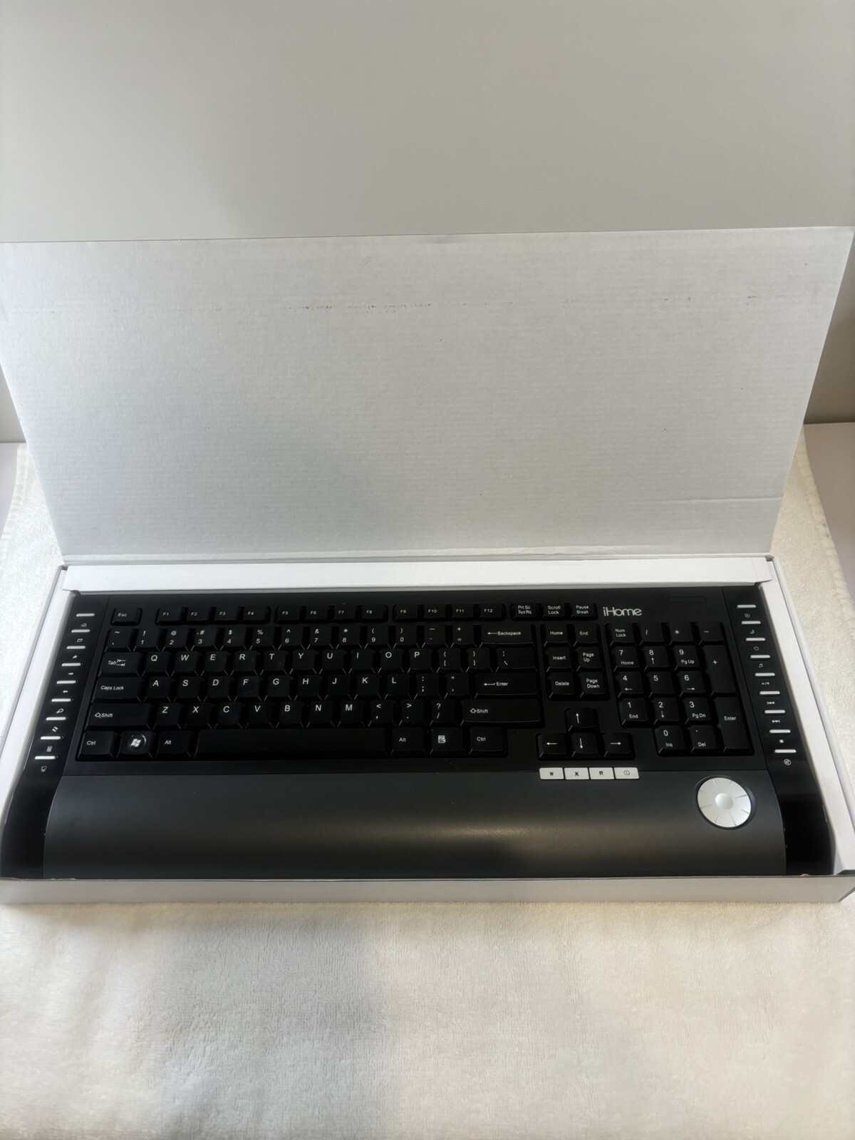 IHOME Black 103 Normal Keys Wireless Slim Multimedia Keyboard W/o Laser Mouse