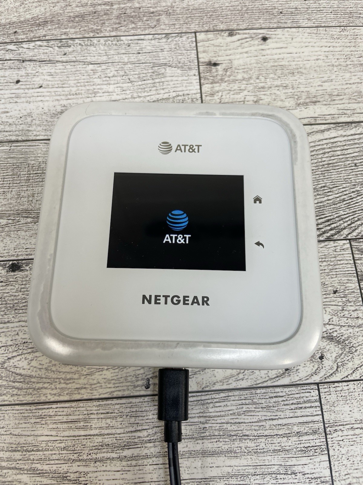 NETGEAR Nighthawk M6 5GWiFi 6 Mobile Hotspot RouterMR6110 - White